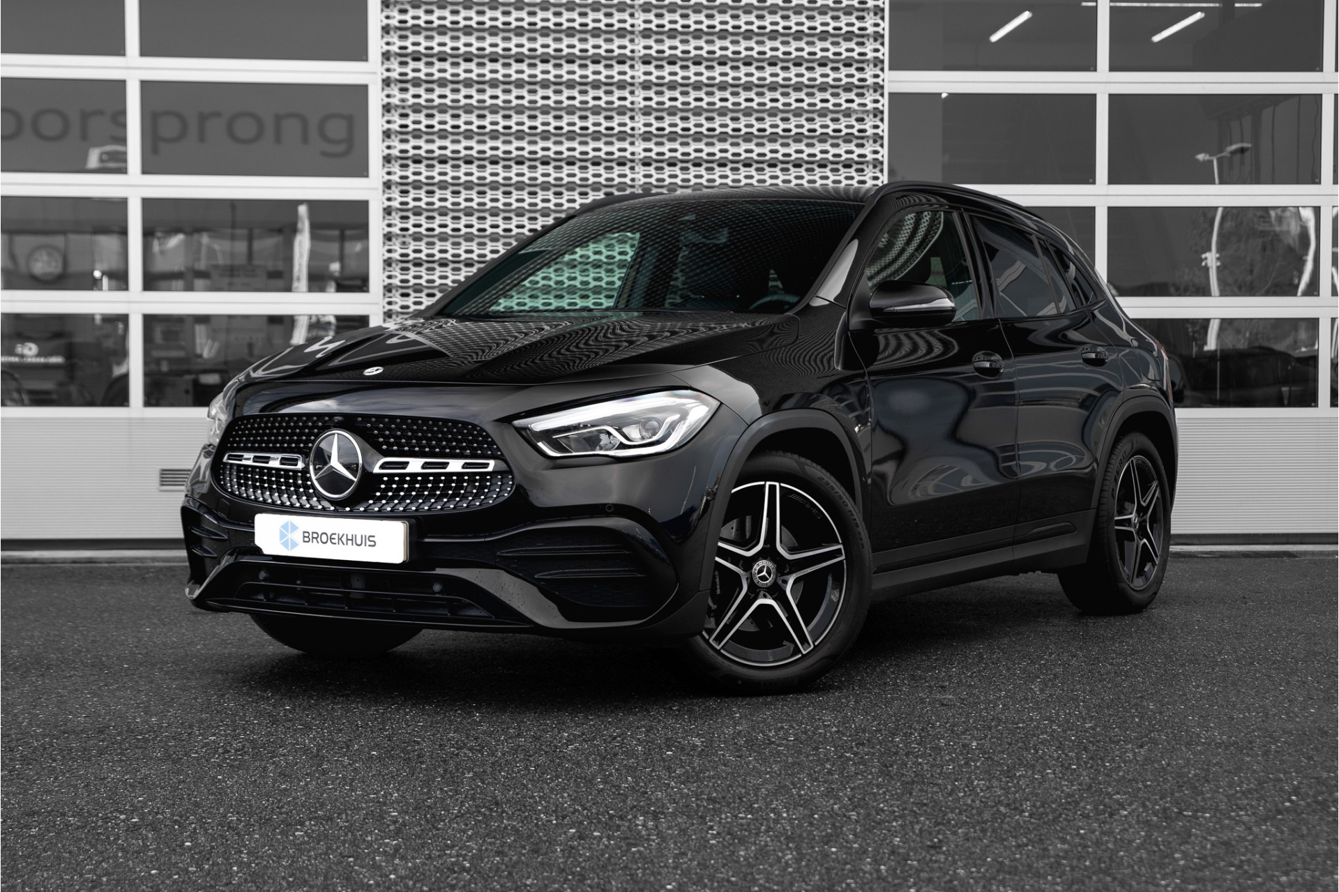 Mercedes-Benz GLA 180 AMG Line | Camera | Stoelverwarming |