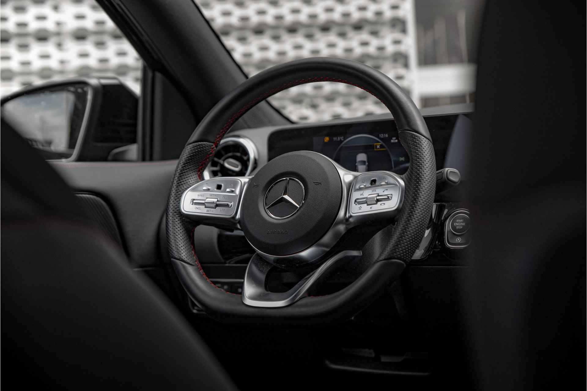 Mercedes-Benz GLA 180 AMG Line | Camera | Stoelverwarming | - 12/31