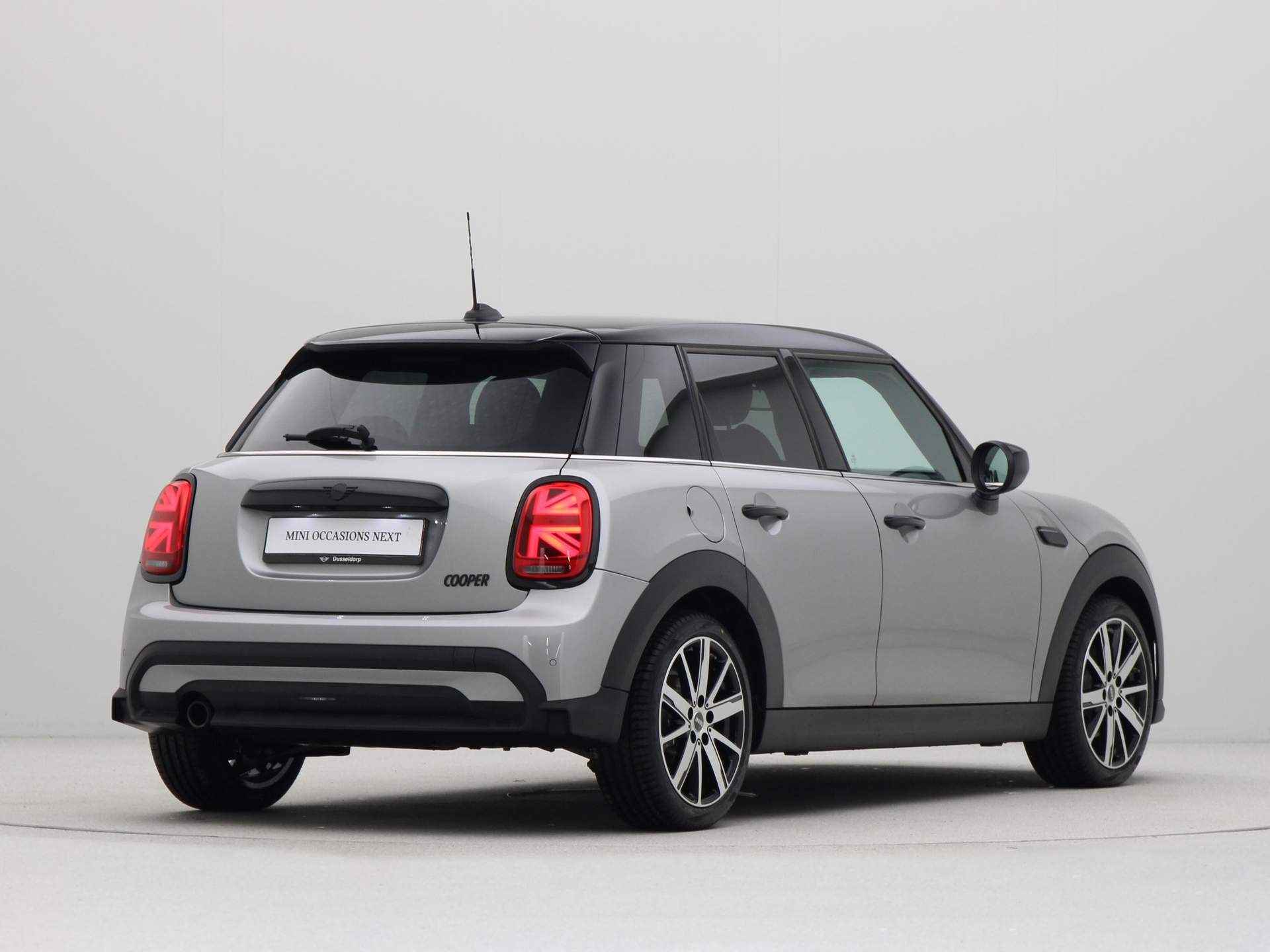 MINI 5-deurs Cooper Camden Edition Aut. - 10/24