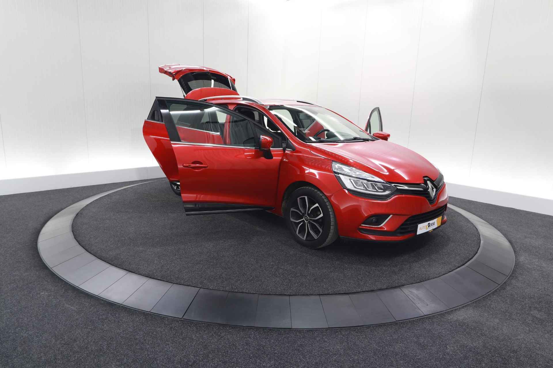 Renault Clio Estate TCe 90 Intens | Trekhaak | Parkeersensoren | Navigatie - 66/69