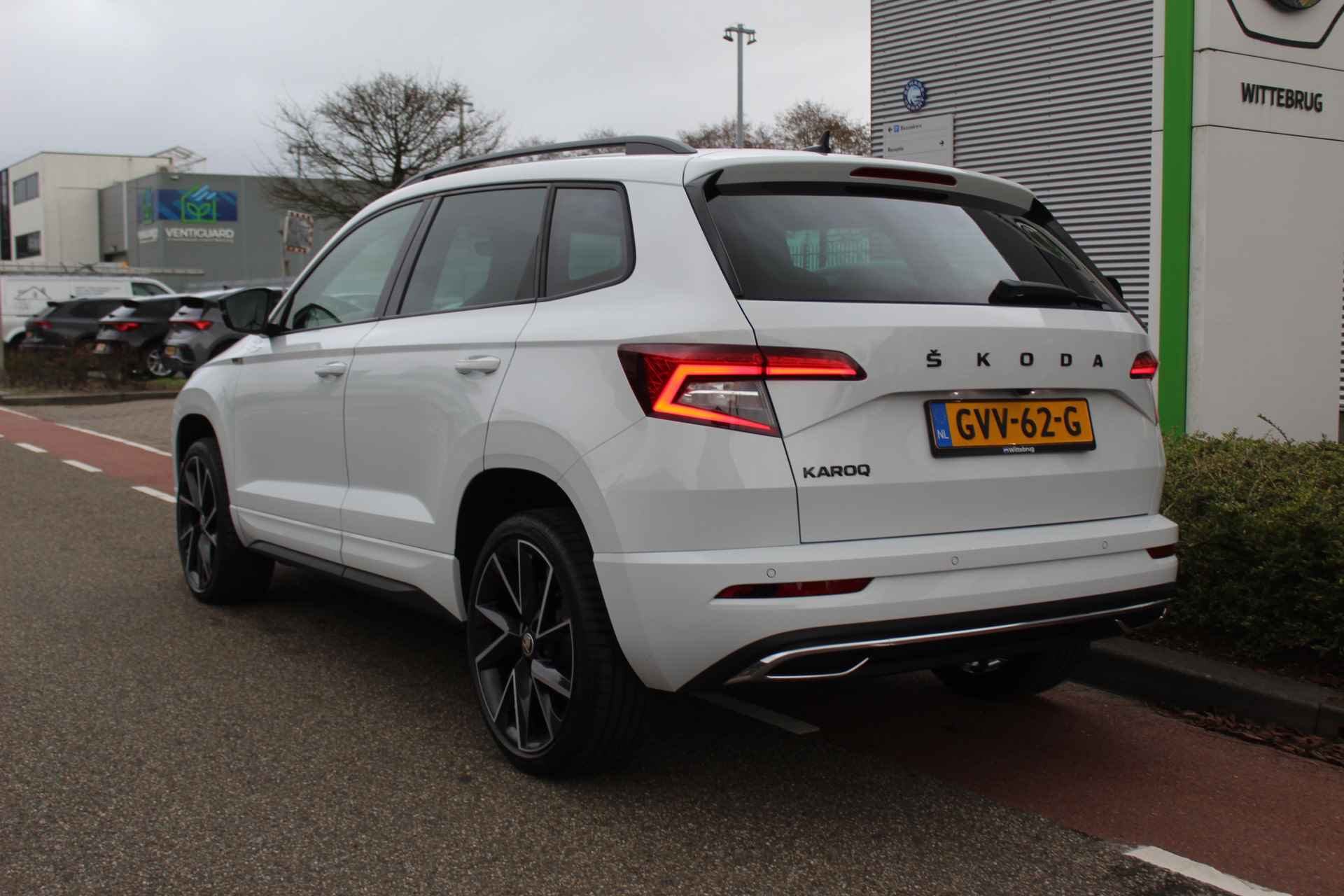 Škoda Karoq 1.5 TSI ACT 150pk DSG Sportline / 19"LMV / APP.Connect / CAMERA / PANODAK / Full LED / Stoelverwarming V+A - 6/38