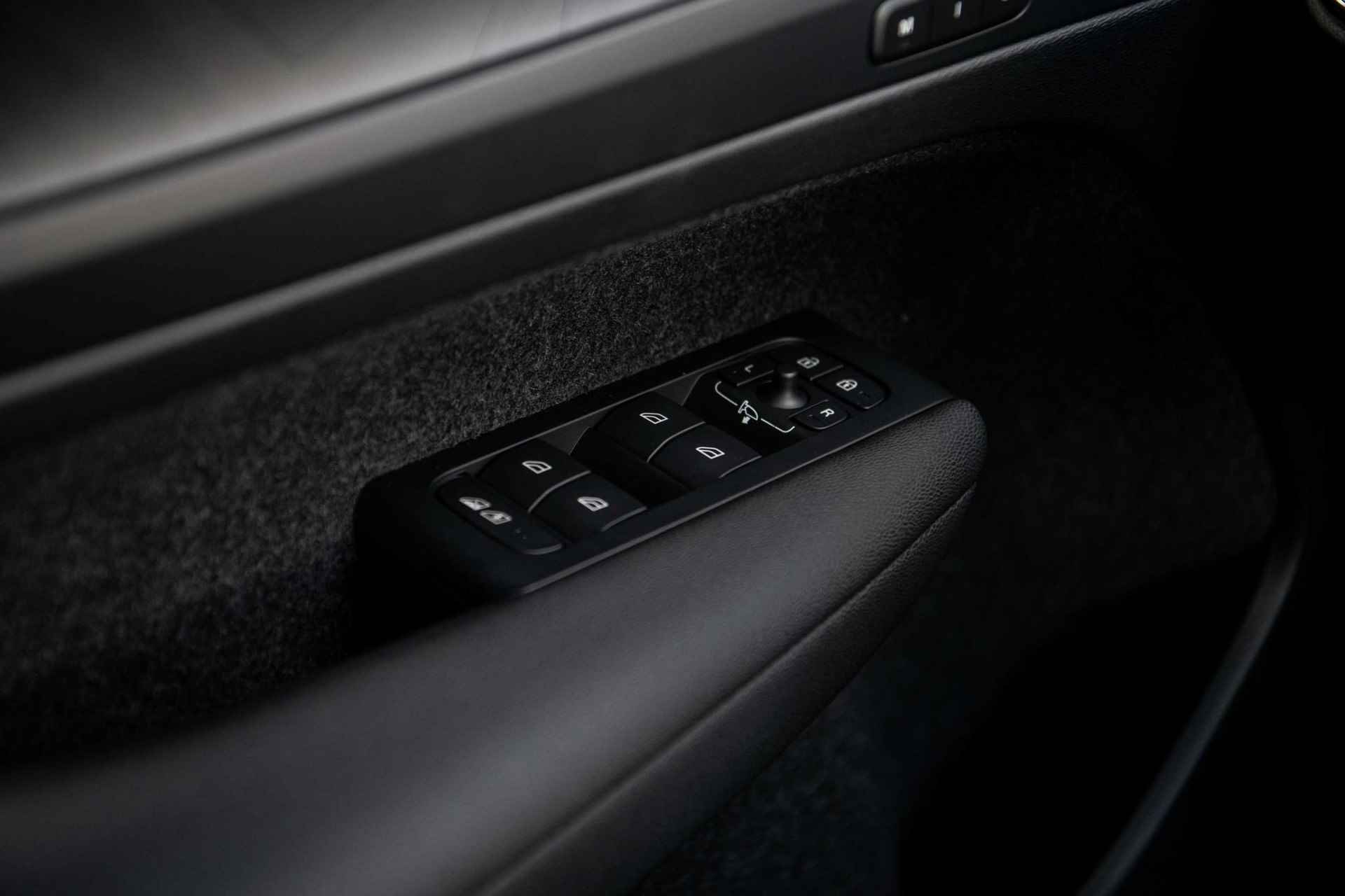 Volvo C40 Single Motor Extended Range Ultimate 82 kWh Fin. € 1.107 p/m | Trekhaak | Donker Glas | 20" | Nubuck Interieur | Warmtepomp | - 26/38