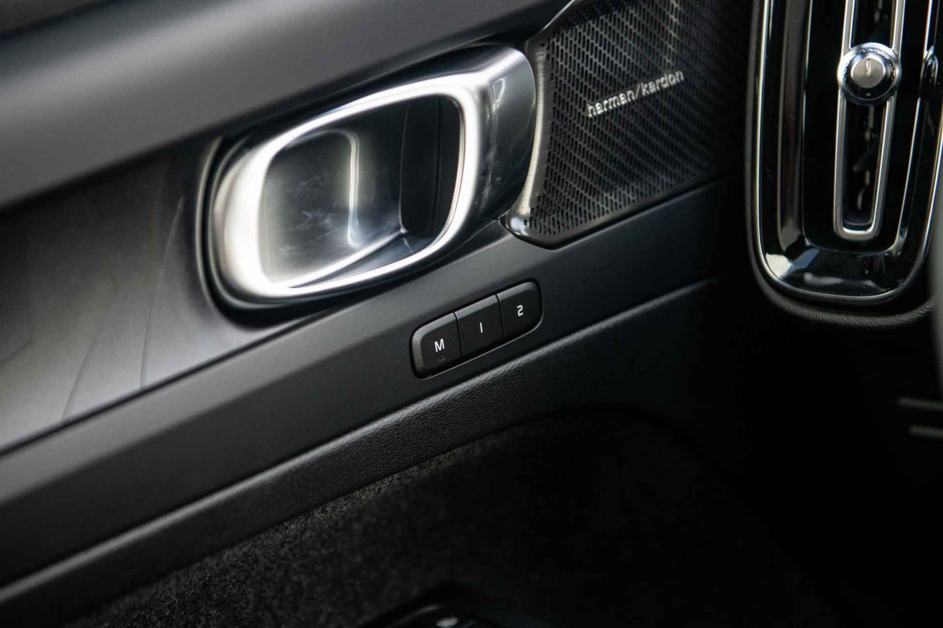 Volvo C40 Single Motor Extended Range Ultimate 82 kWh Fin. € 1.107 p/m | Trekhaak | Donker Glas | 20" | Nubuck Interieur | Warmtepomp | - 27/38