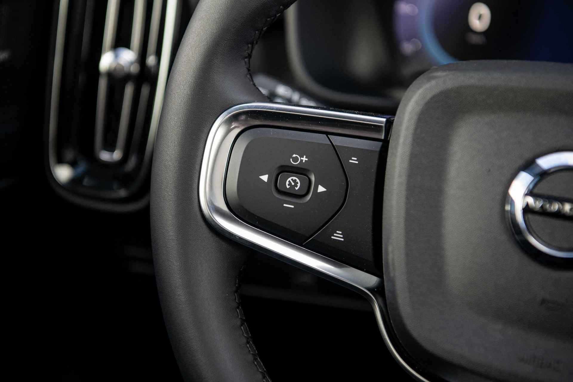 Volvo C40 Single Motor Extended Range Ultimate 82 kWh Fin. € 1.107 p/m | Trekhaak | Donker Glas | 20" | Nubuck Interieur | Warmtepomp | - 28/38
