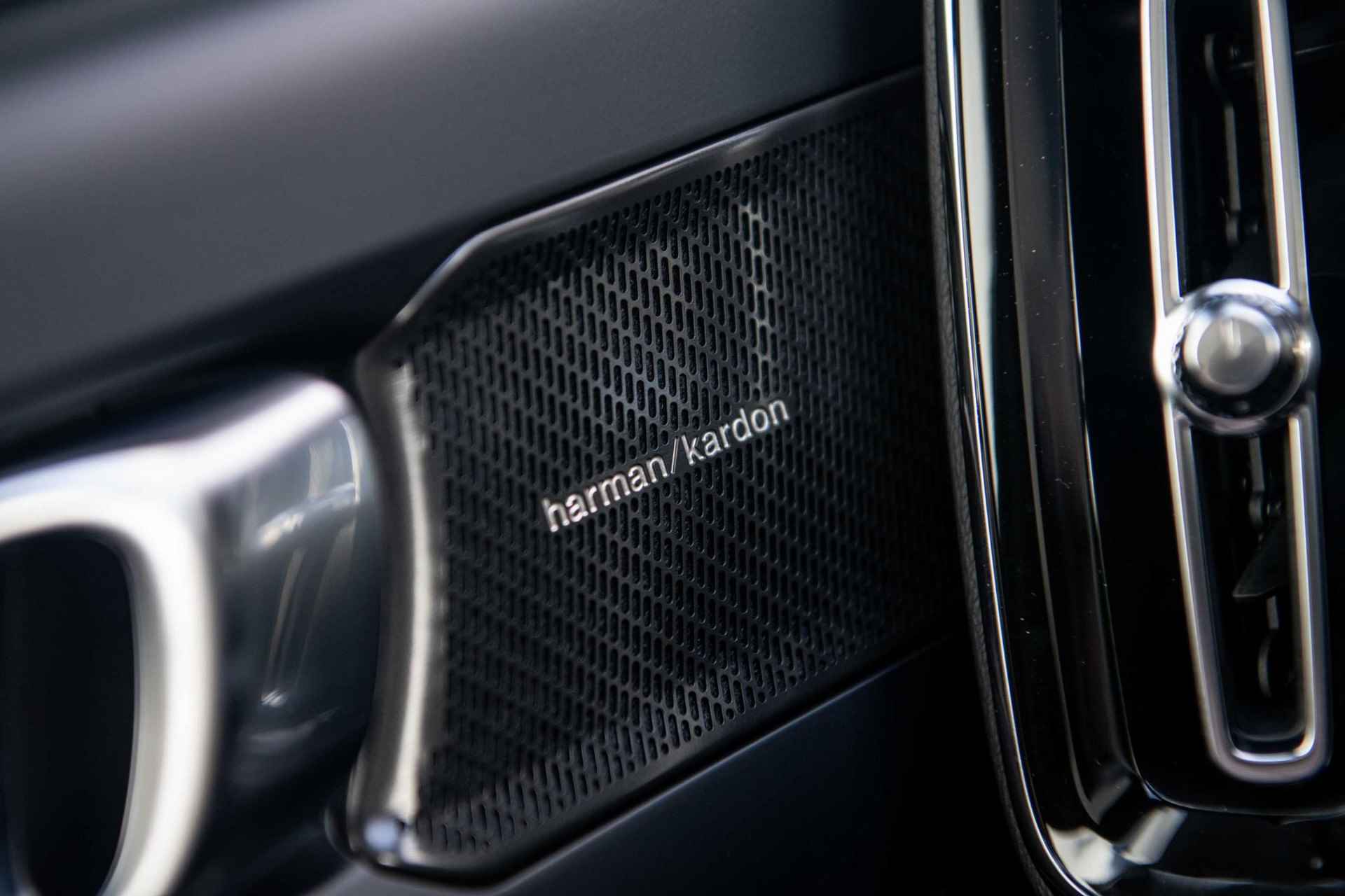 Volvo C40 Single Motor Extended Range Ultimate 82 kWh Fin. € 1.107 p/m | Trekhaak | Donker Glas | 20" | Nubuck Interieur | Warmtepomp | - 31/38