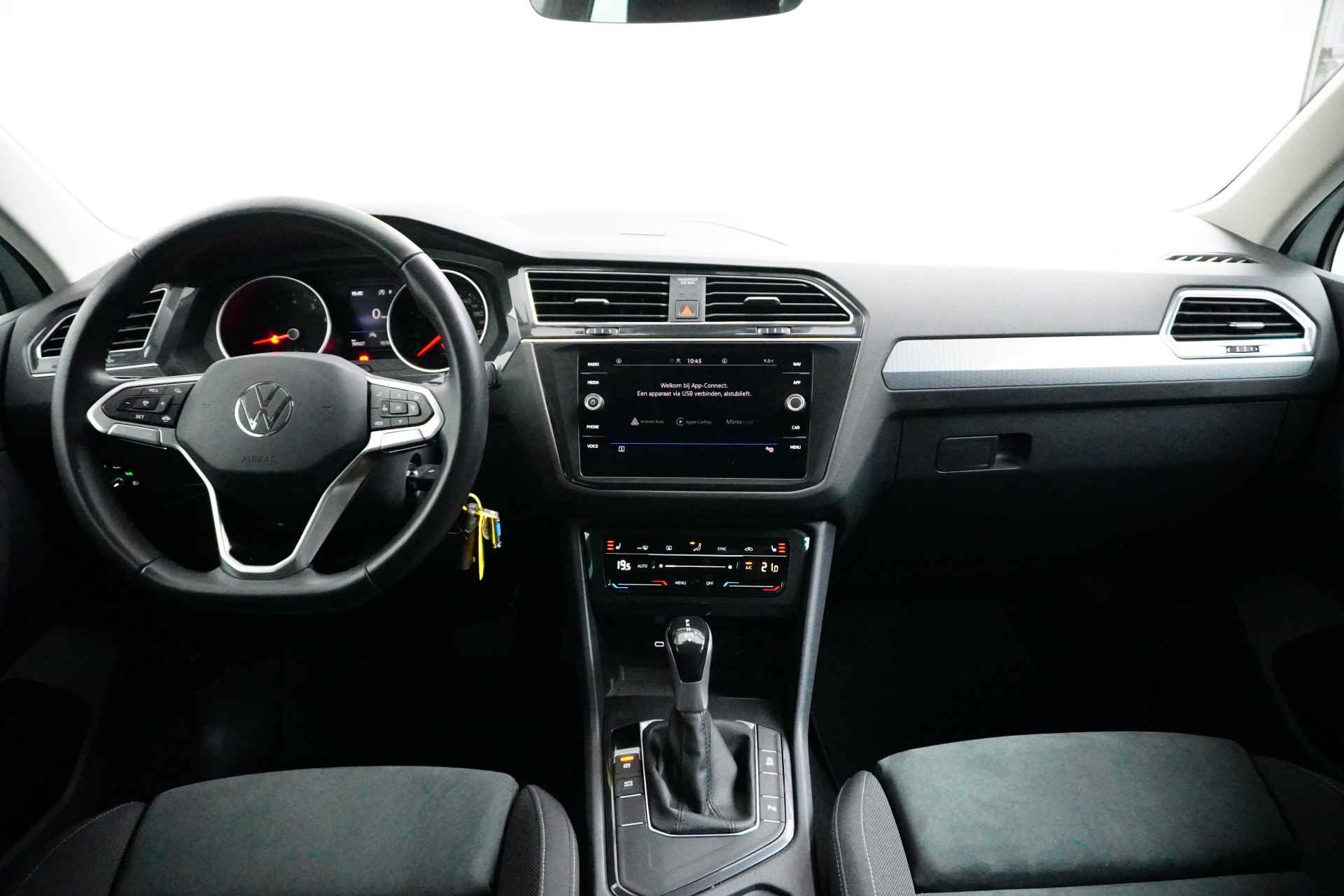 Volkswagen Tiguan 1.5 TSI 150PK DSG Life | Ergo Stoelen | Trekhaak | Camera - 9/29