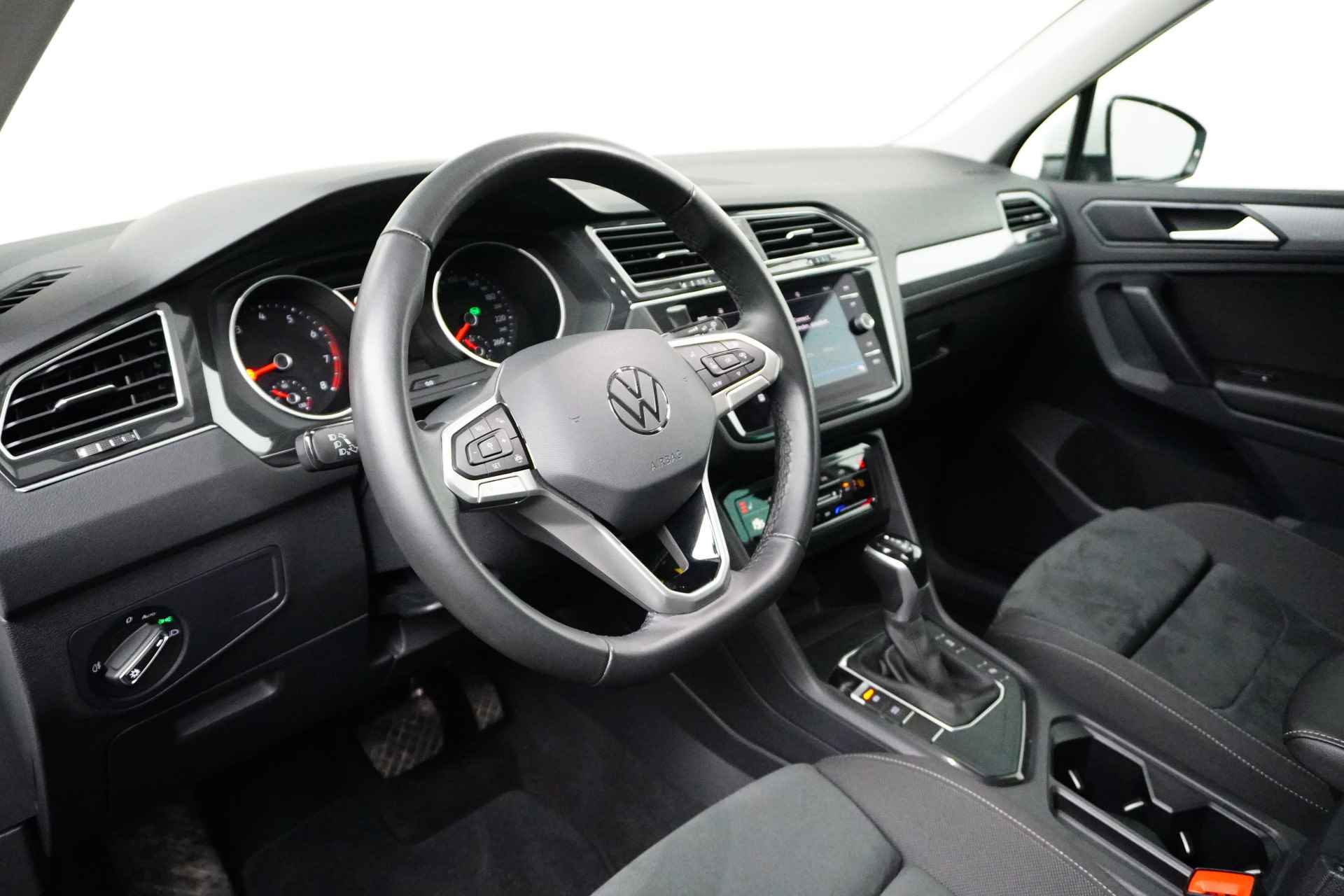 Volkswagen Tiguan 1.5 TSI 150PK DSG Life | Ergo Stoelen | Trekhaak | Camera - 16/29