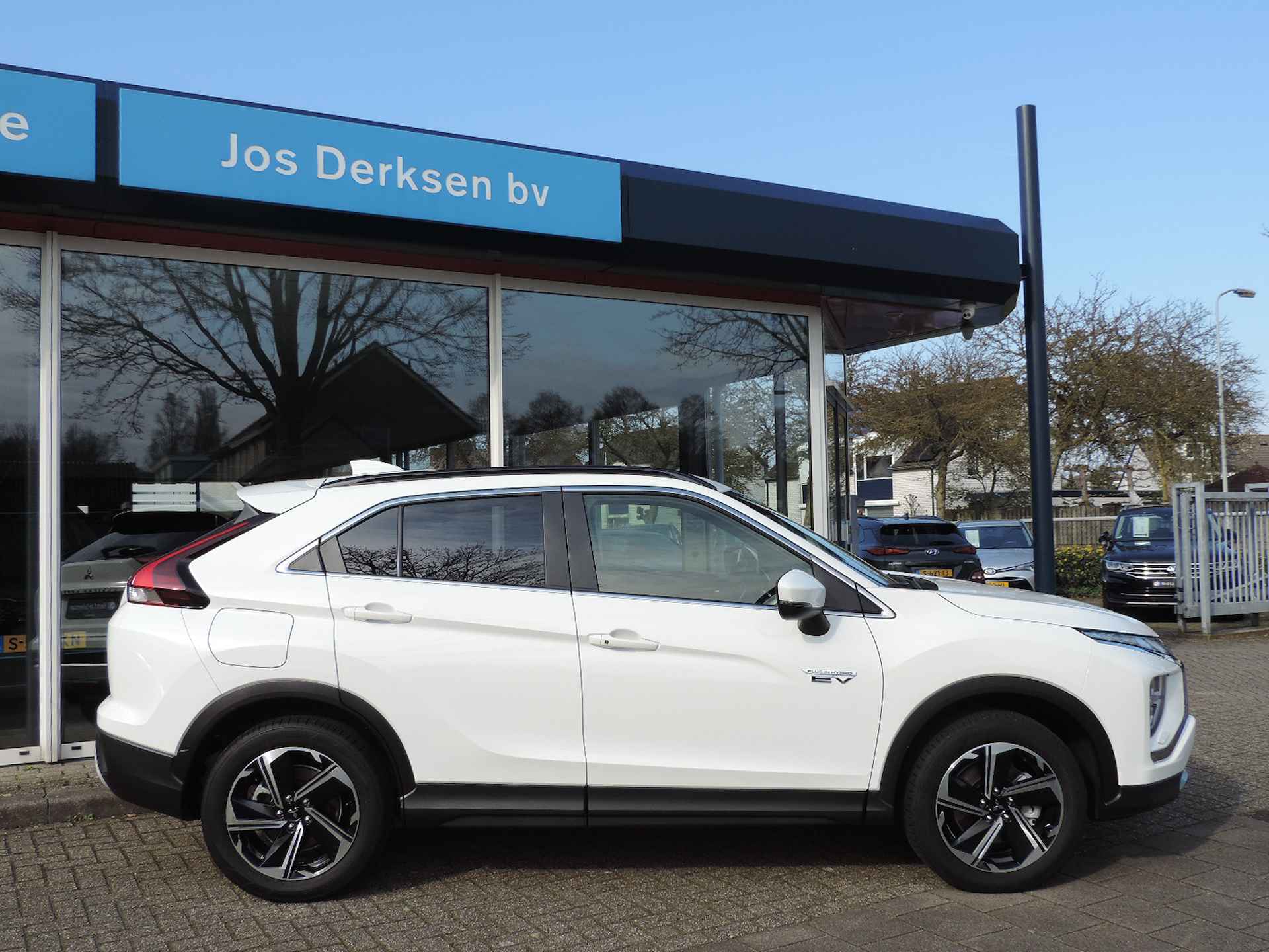 Mitsubishi Eclipse Cross 2.4 PHEV Intense+ - Nav | Camera | PDC v+a | Standkachel | Apple CarPlay | Led - 5/44