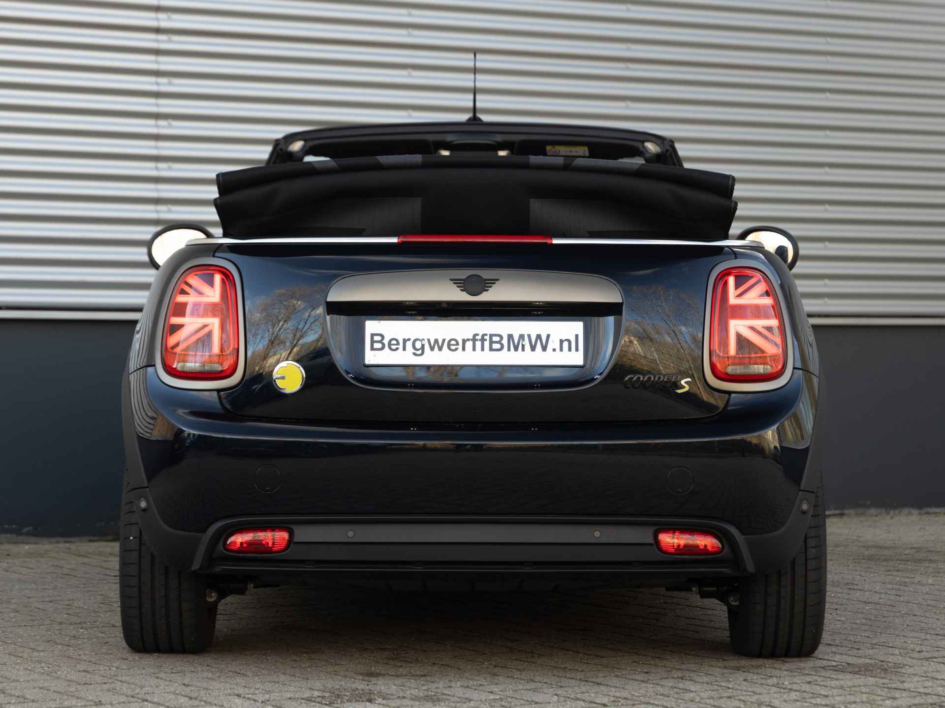 MINI MINI Electric Cabrio MINI Yours - 1 of 999 - Enigmatic Black metallic - 6/40