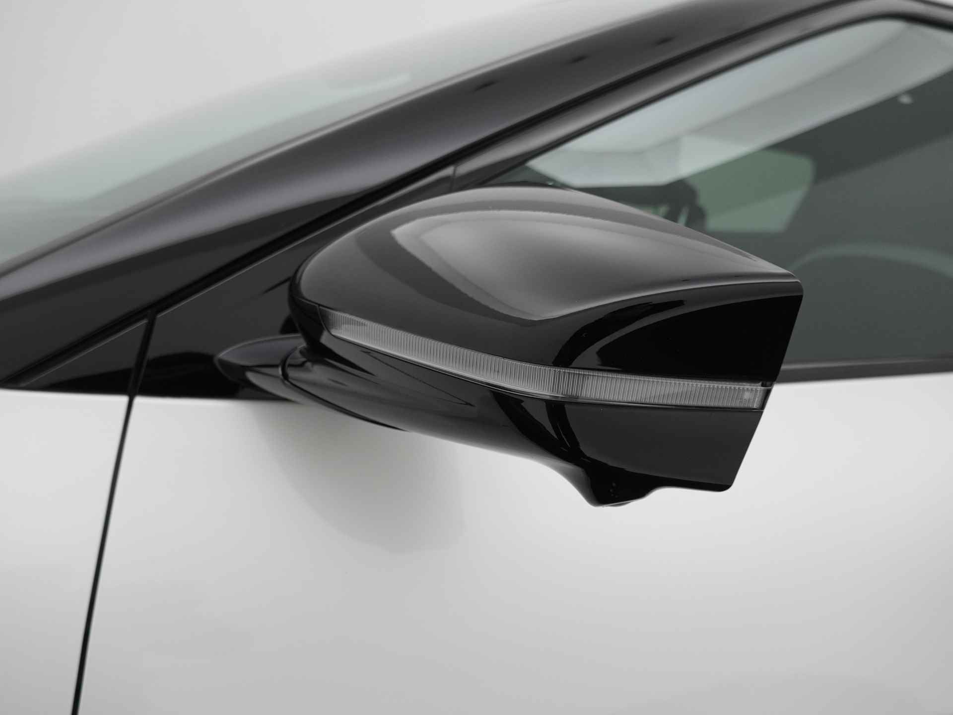 Kia Ev6 GT-Line 77.4 kWh - Stoel/Stuur Verwarming - Stoelverkoeling - Adaptief Cruise Control - Matrix Verlichting - Apple/Android Carplay - Fabrieksgarantie Tot 2028 - 15/46