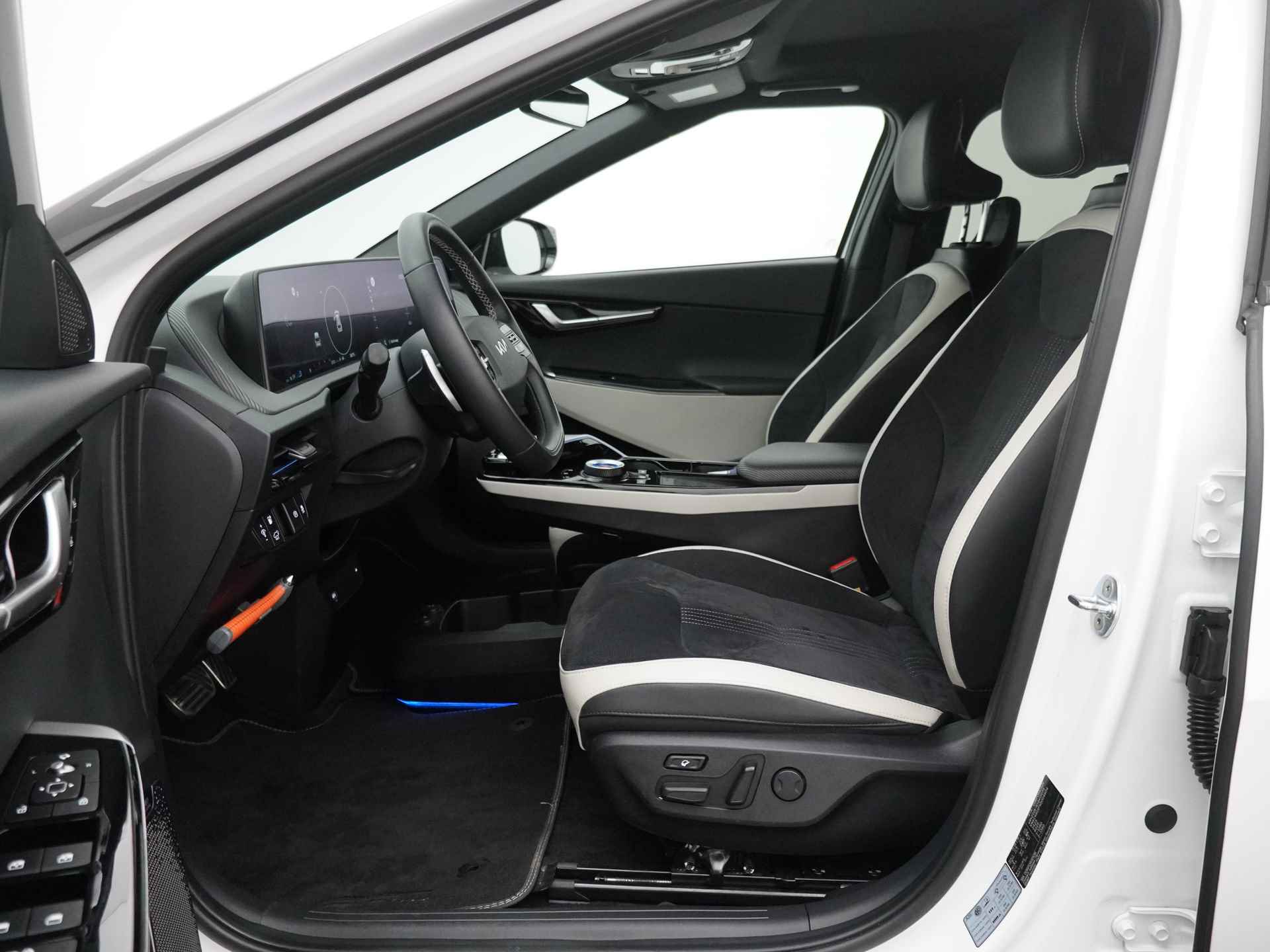 Kia Ev6 GT-Line 77.4 kWh - Stoel/Stuur Verwarming - Stoelverkoeling - Adaptief Cruise Control - Matrix Verlichting - Apple/Android Carplay - Fabrieksgarantie Tot 2028 - 18/46