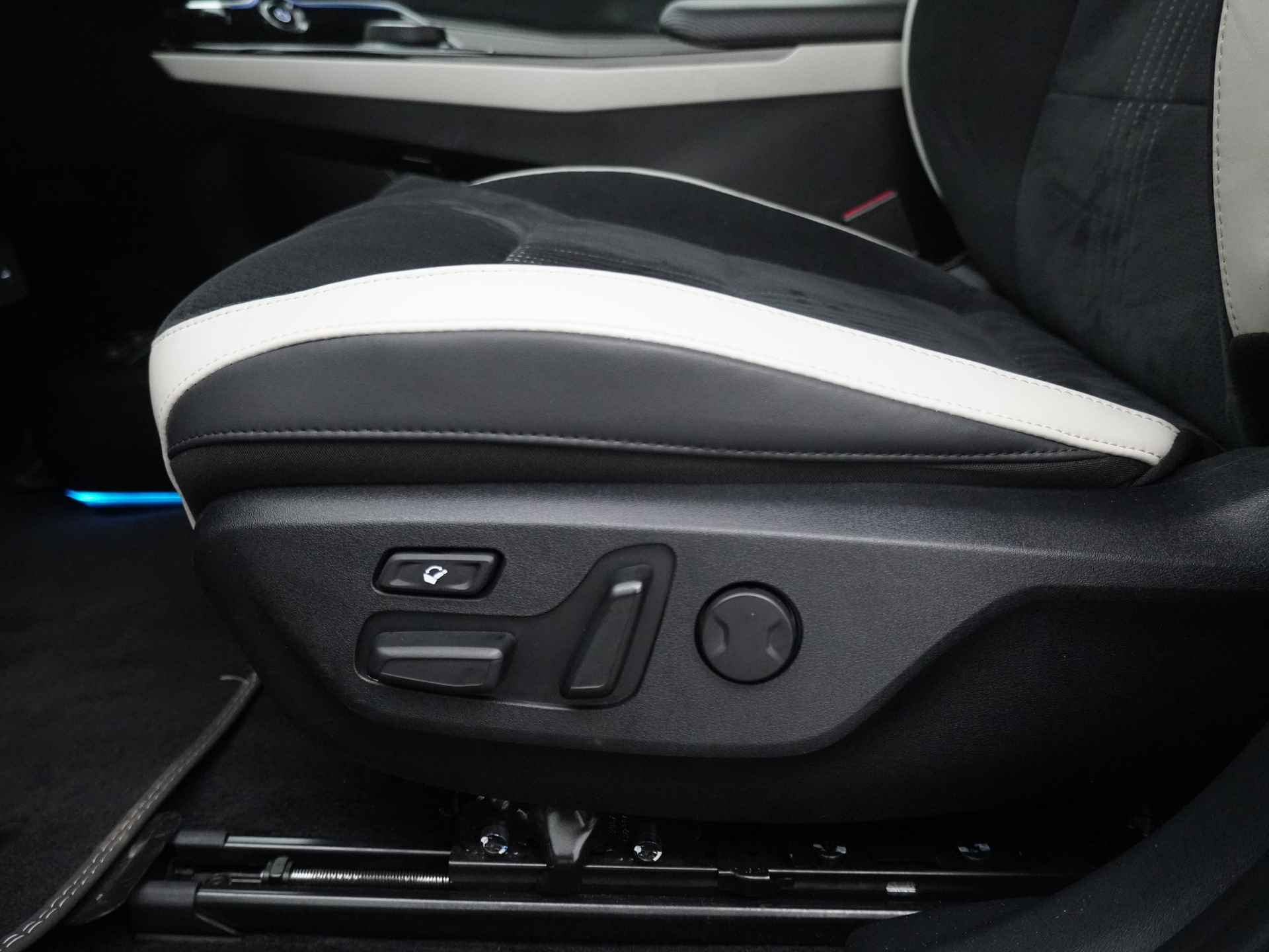 Kia Ev6 GT-Line 77.4 kWh - Stoel/Stuur Verwarming - Stoelverkoeling - Adaptief Cruise Control - Matrix Verlichting - Apple/Android Carplay - Fabrieksgarantie Tot 2028 - 19/46