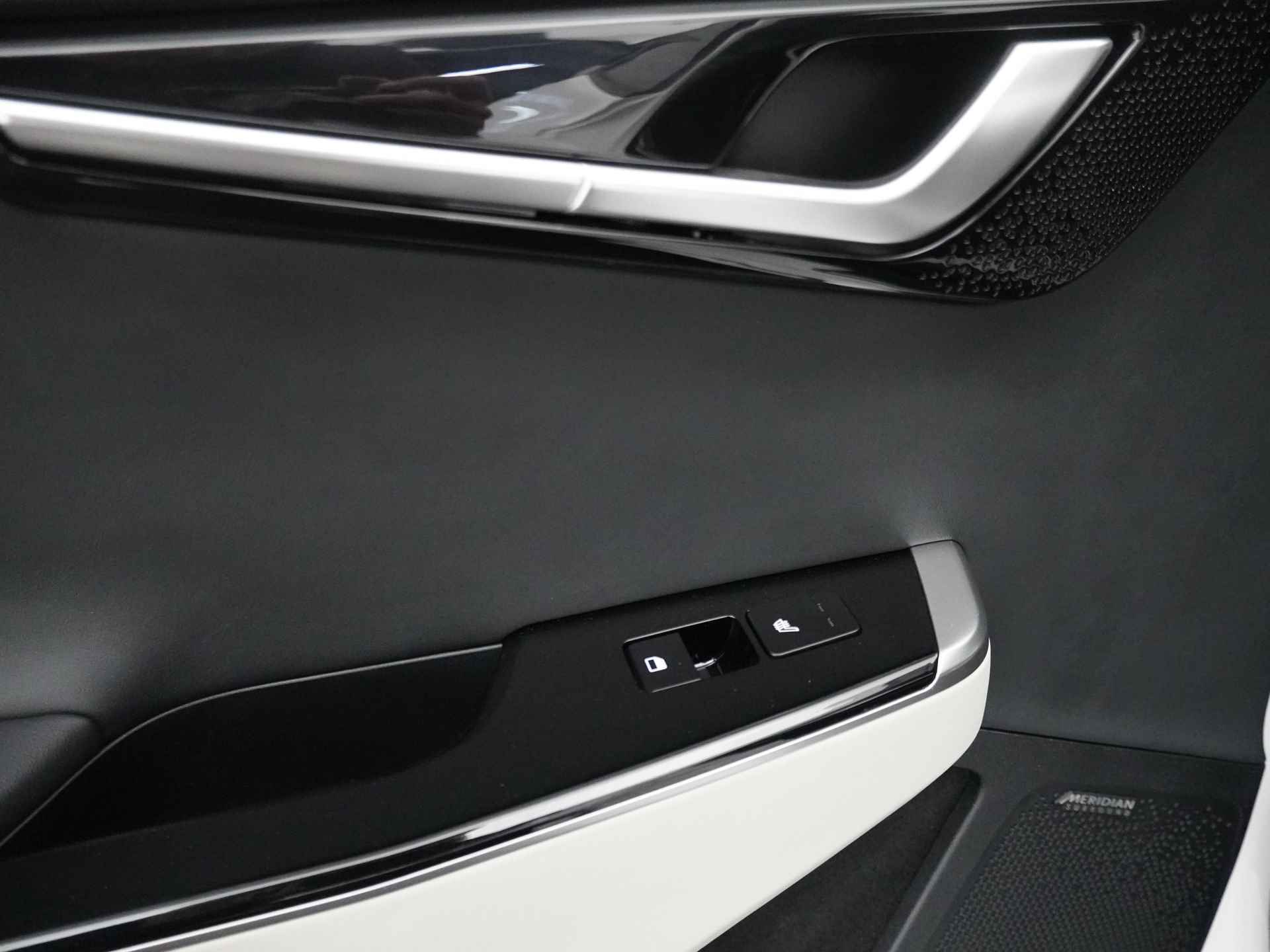 Kia Ev6 GT-Line 77.4 kWh - Stoel/Stuur Verwarming - Stoelverkoeling - Adaptief Cruise Control - Matrix Verlichting - Apple/Android Carplay - Fabrieksgarantie Tot 2028 - 31/46