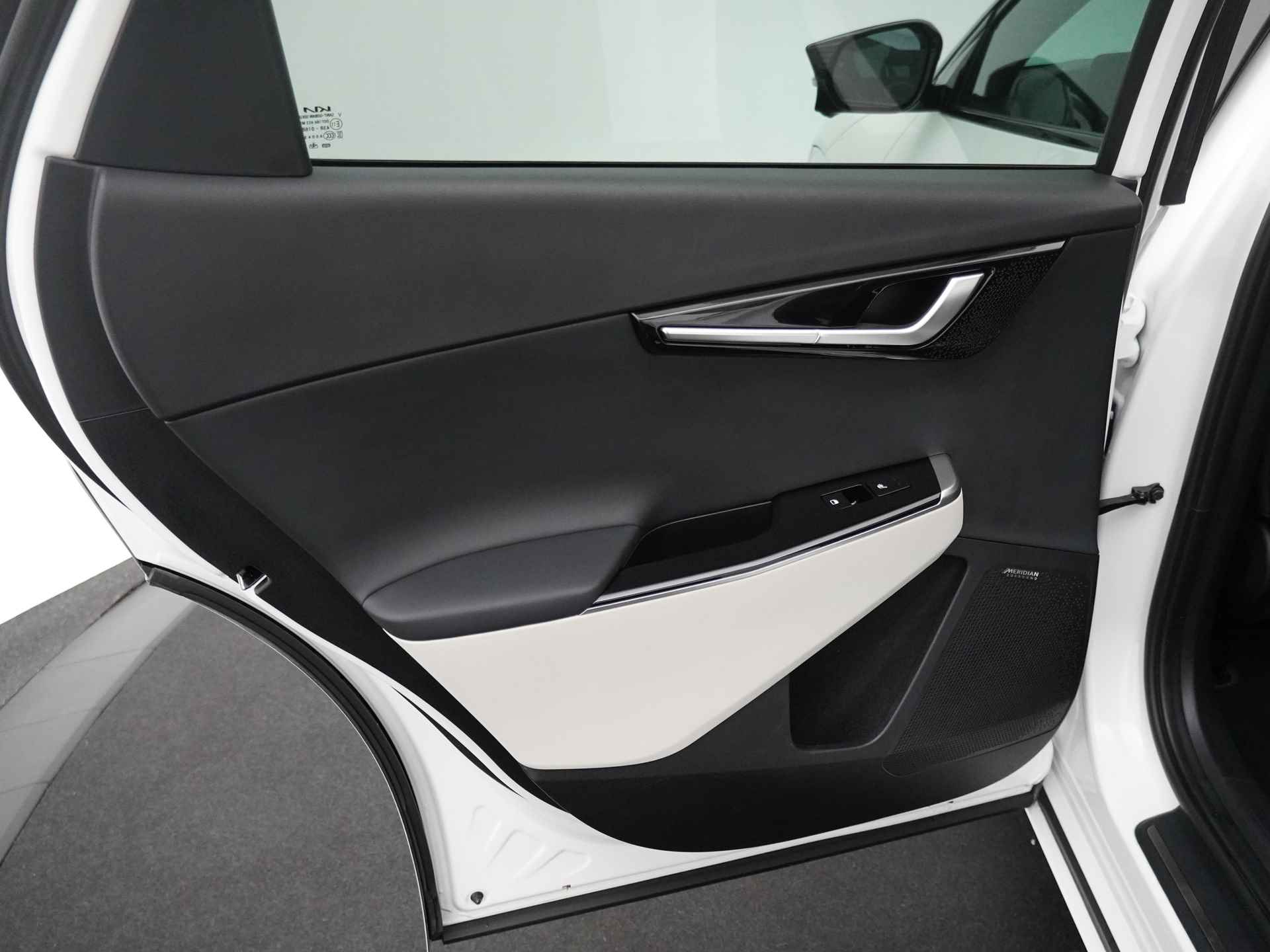 Kia Ev6 GT-Line 77.4 kWh - Stoel/Stuur Verwarming - Stoelverkoeling - Adaptief Cruise Control - Matrix Verlichting - Apple/Android Carplay - Fabrieksgarantie Tot 2028 - 32/46