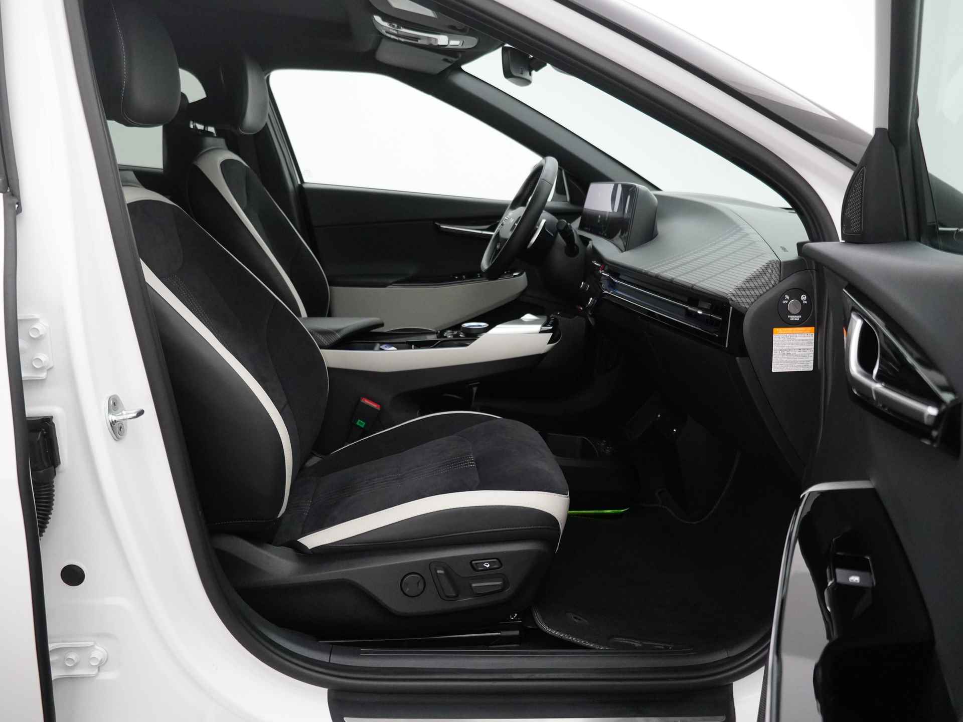 Kia Ev6 GT-Line 77.4 kWh - Stoel/Stuur Verwarming - Stoelverkoeling - Adaptief Cruise Control - Matrix Verlichting - Apple/Android Carplay - Fabrieksgarantie Tot 2028 - 36/46