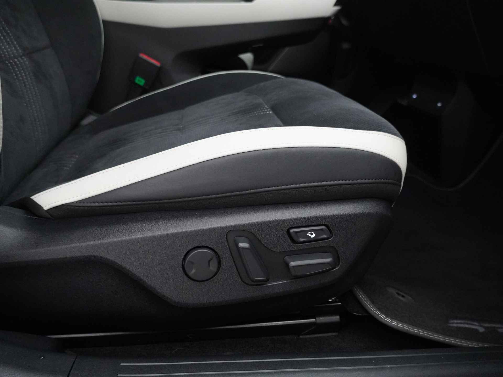 Kia Ev6 GT-Line 77.4 kWh - Stoel/Stuur Verwarming - Stoelverkoeling - Adaptief Cruise Control - Matrix Verlichting - Apple/Android Carplay - Fabrieksgarantie Tot 2028 - 37/46