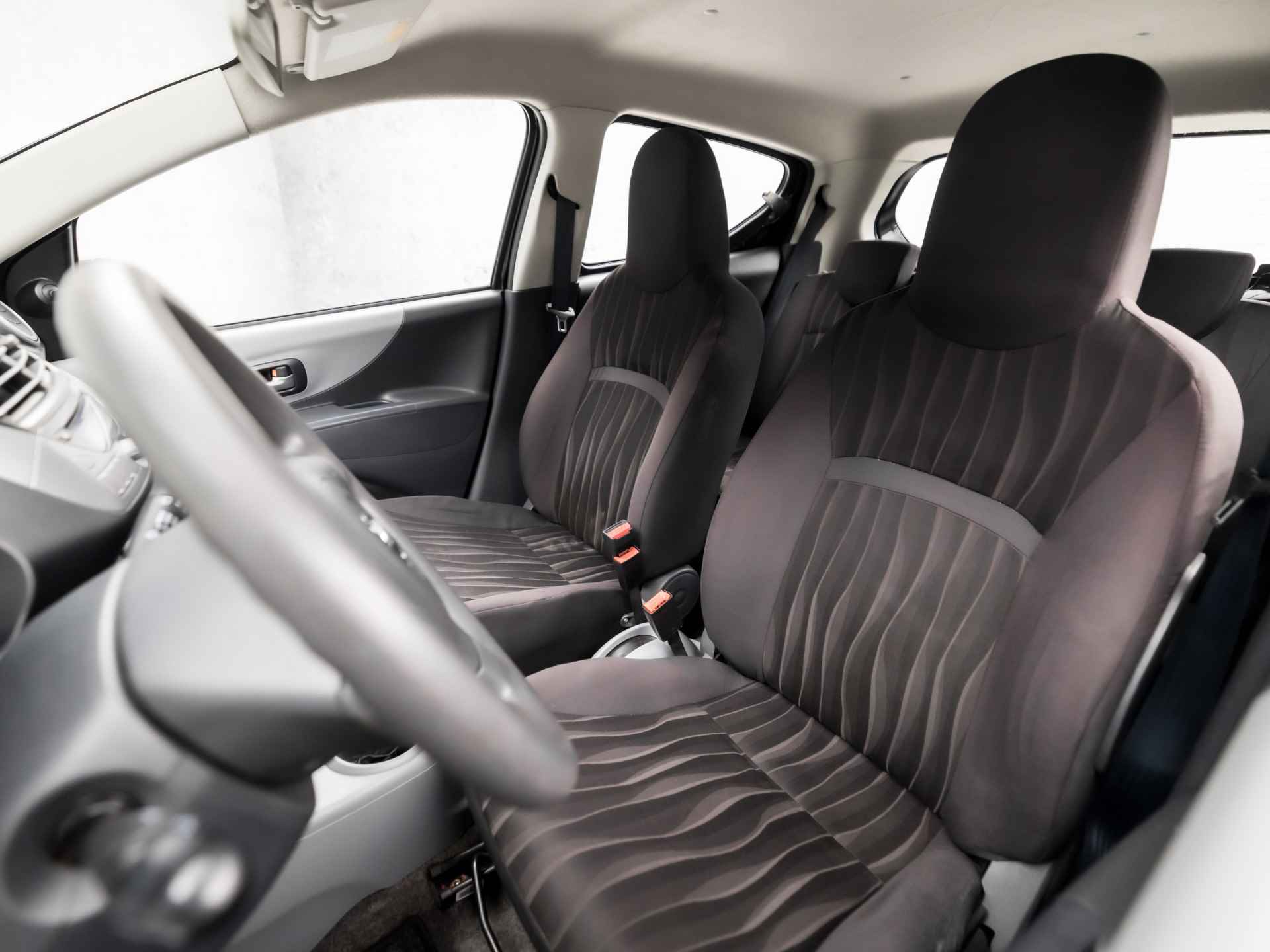 Nissan Pixo 1.0 Look Sport (5 DEURS, RADIO, ELEK RAMEN, SPORTSTOELEN, NIEUWE APK, NIEUWSTAAT) - 13/26