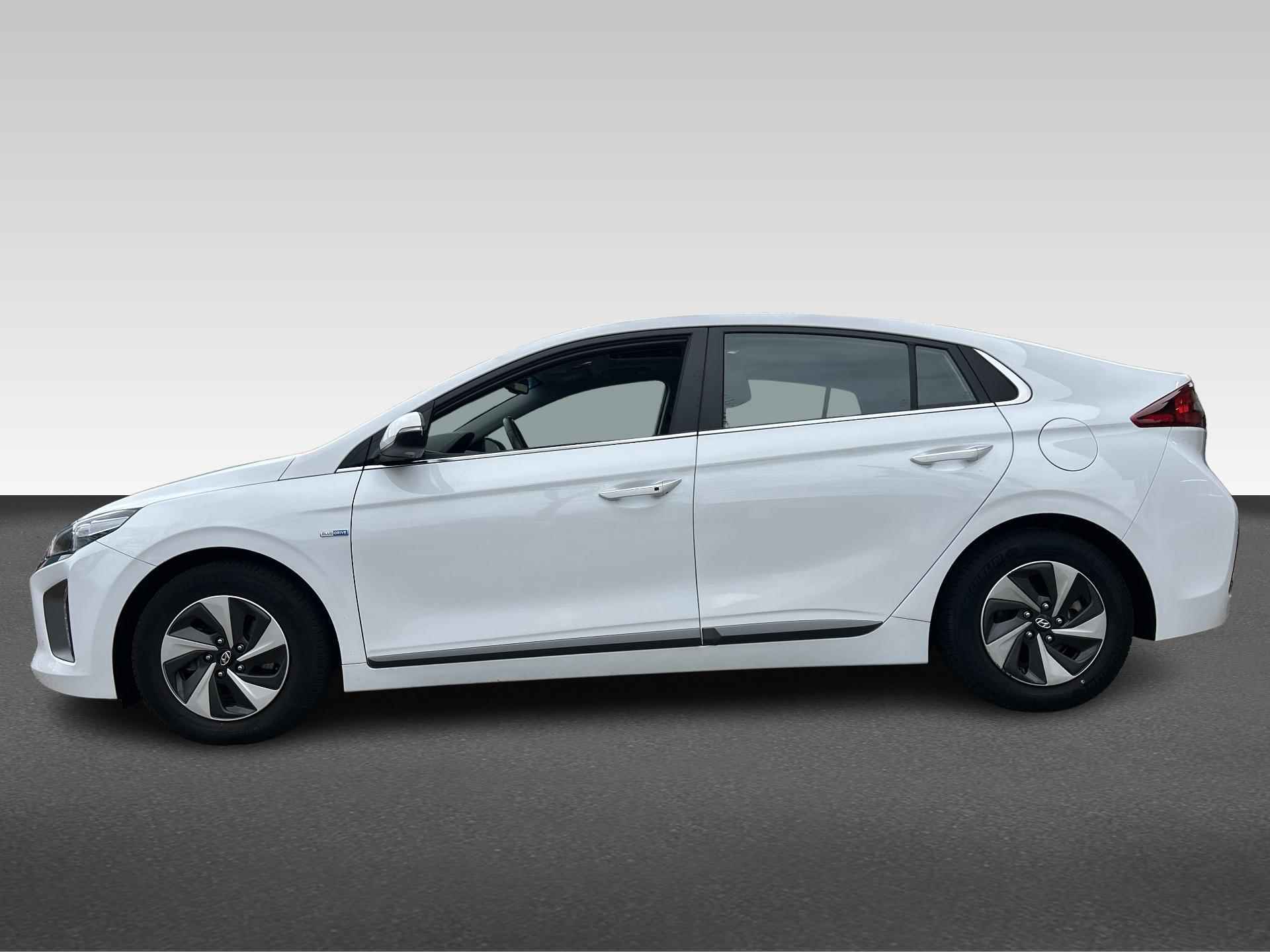 Hyundai IONIQ 1.6 GDi Premium - 2/33