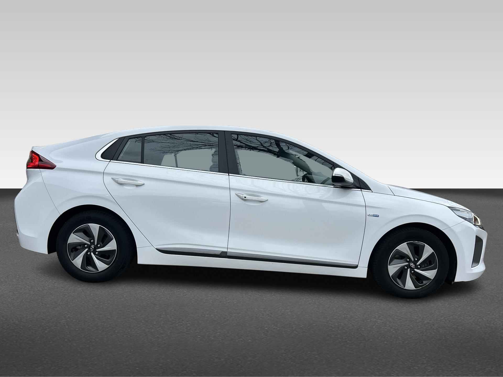 Hyundai IONIQ 1.6 GDi Premium - 6/33