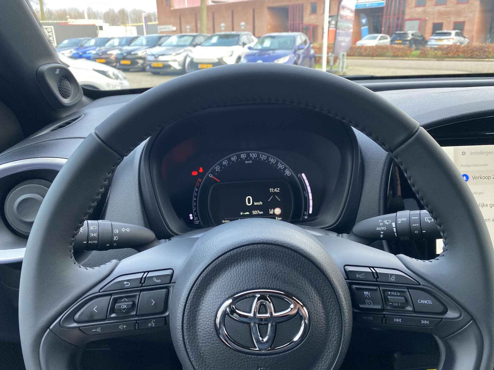 Toyota Aygo X 1.0 VVT-i MT JBL - 17/28