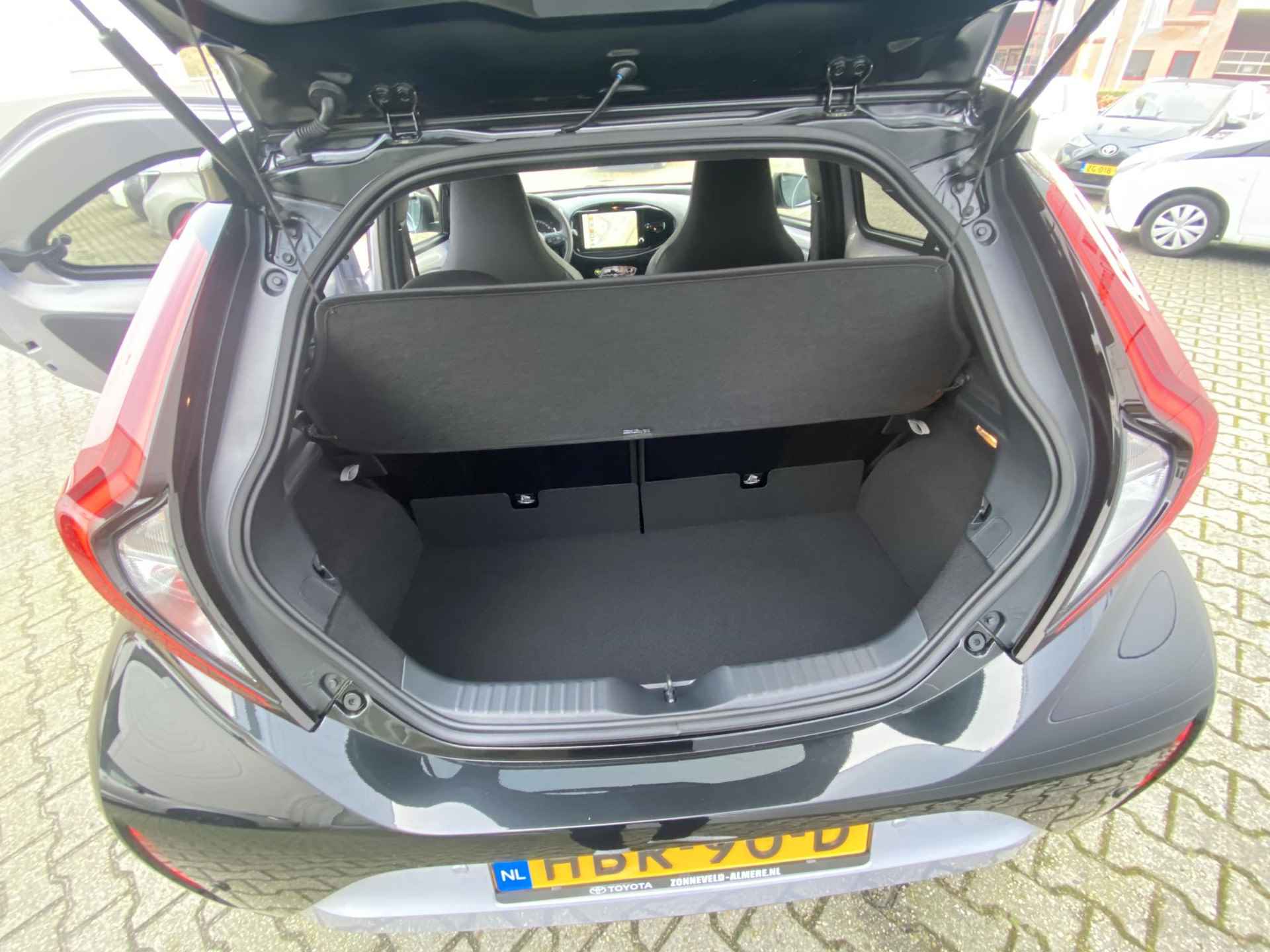 Toyota Aygo X 1.0 VVT-i MT JBL - 27/28