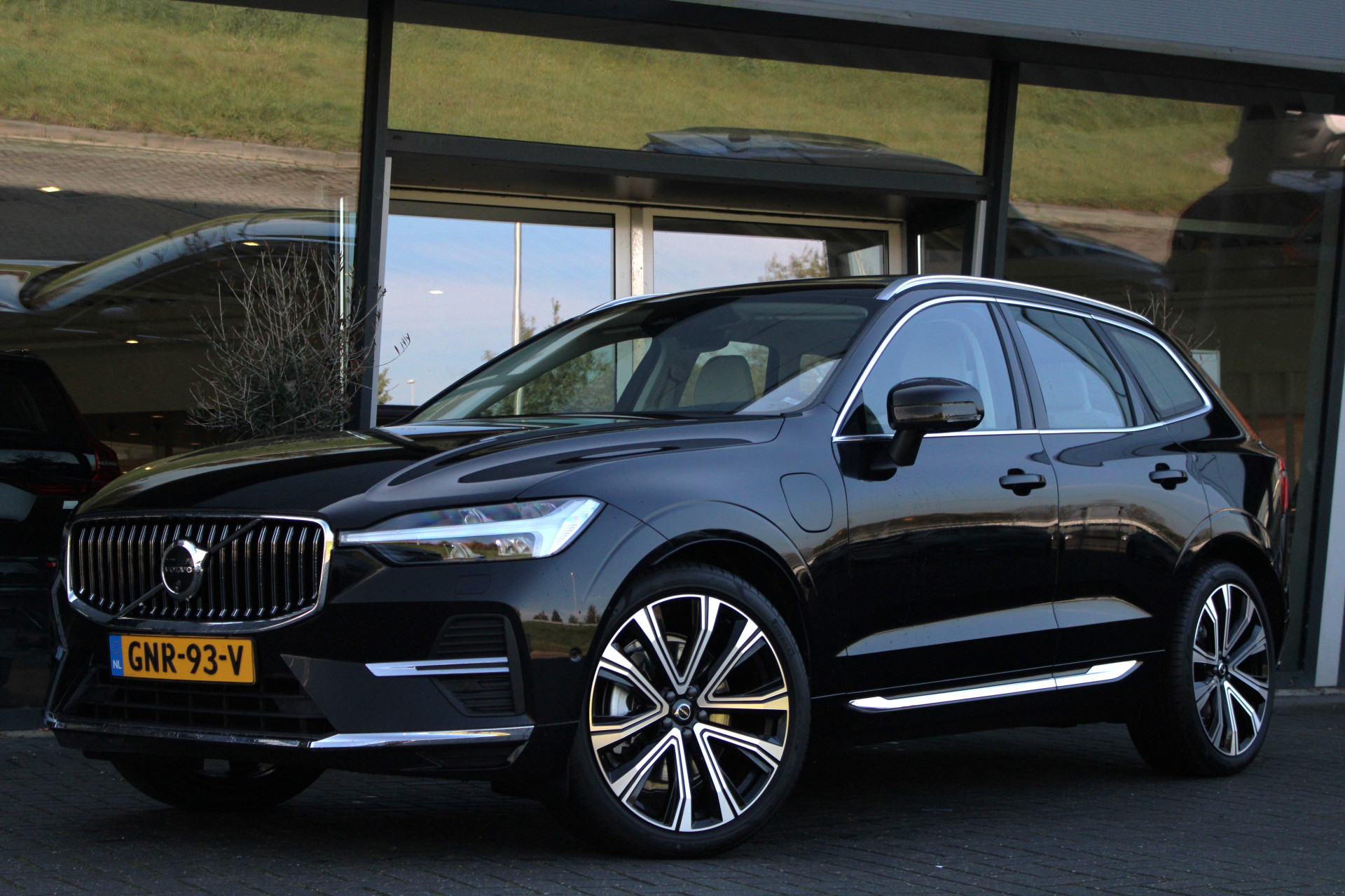 Volvo XC60 T6 AWD Ultimate Bright | Luchtvering | 360° Camera | Harman/Kardon | Head-up Display | Panoramadak | 21-inch | DAB