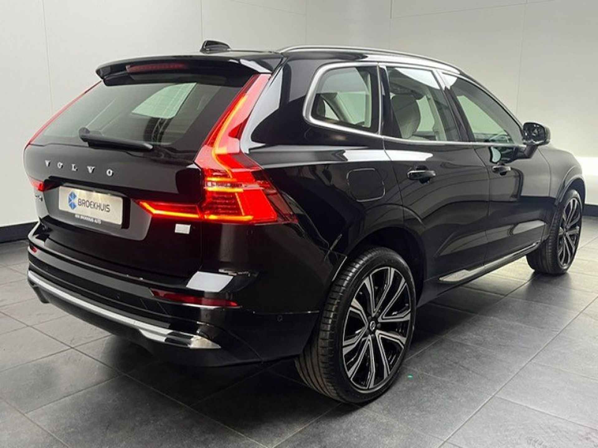 Volvo XC60 T6 AWD Ultimate Bright | Luchtvering | 360° Camera | Harman/Kardon | Head-up Display | Panoramadak | 21-inch | DAB - 3/17