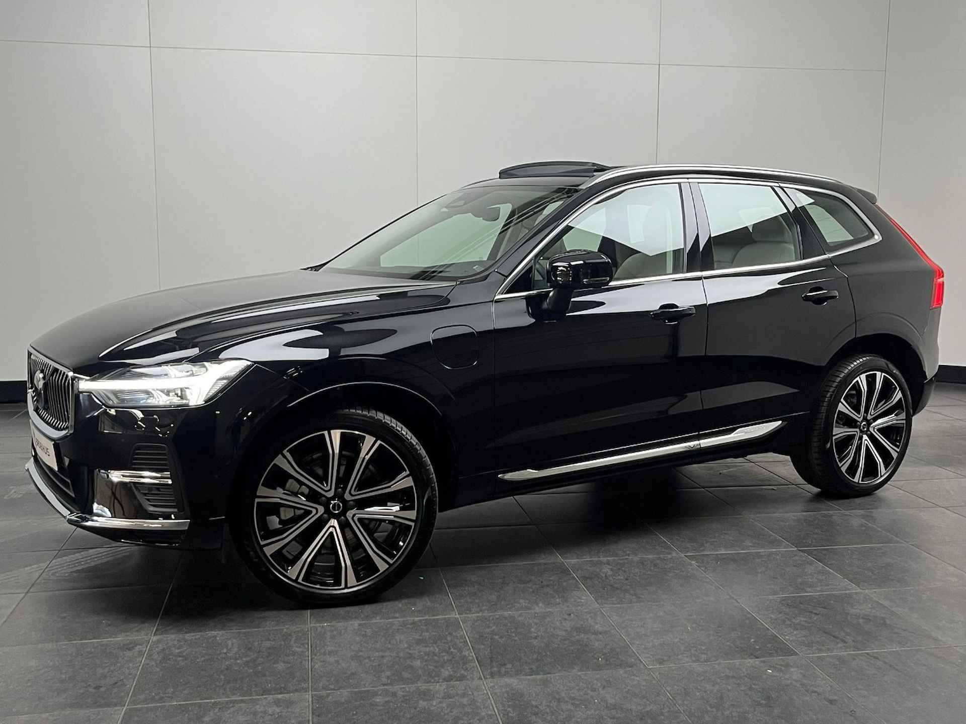 Volvo XC60 T6 AWD Ultimate Bright | Luchtvering | 360° Camera | Harman/Kardon | Head-up Display | Panoramadak | 21-inch | DAB - 12/17