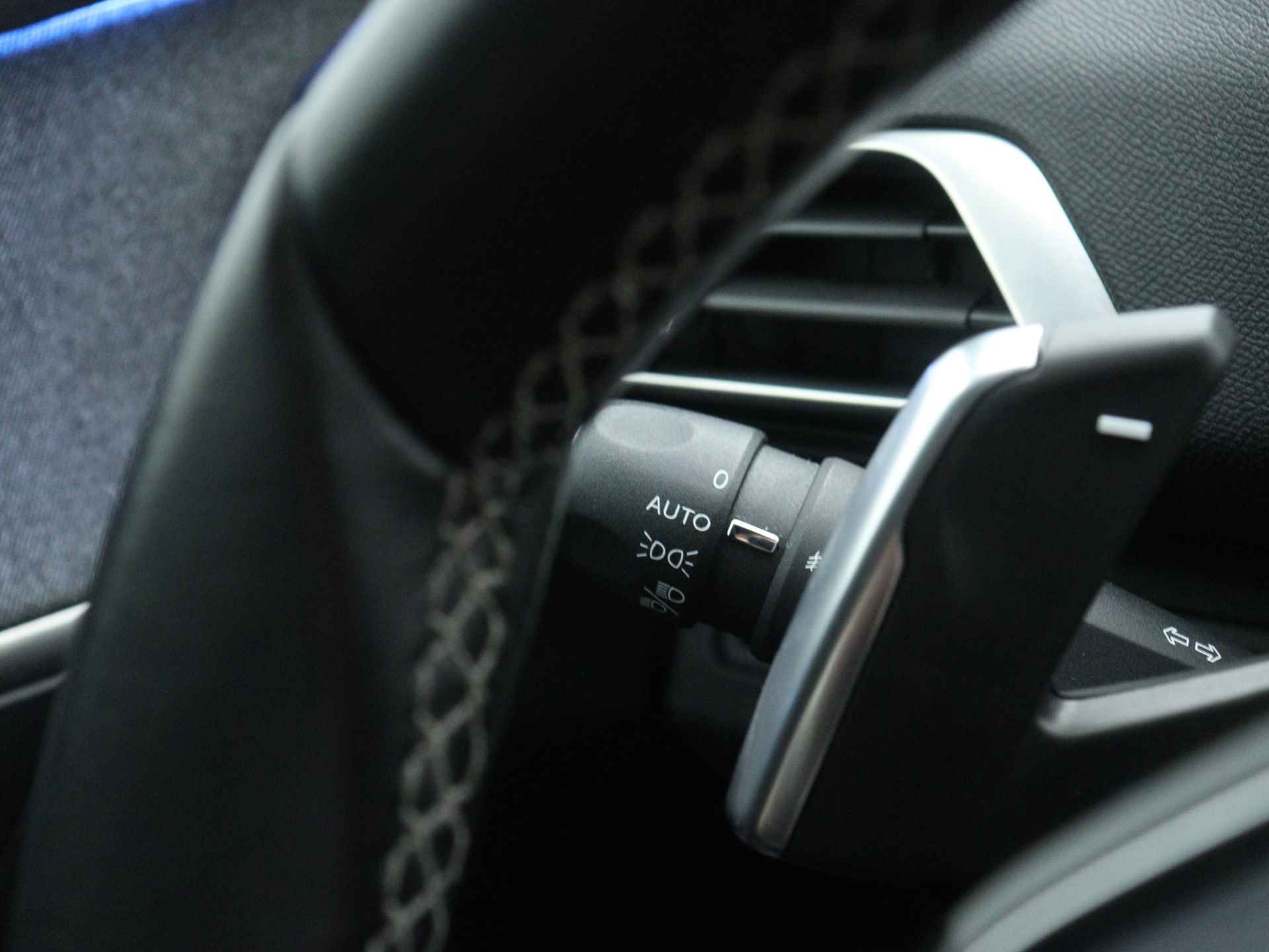Peugeot 3008 1.2 PureTech Première | Navigatie | Leder | Camera achter | Trekhaak | - 25/48