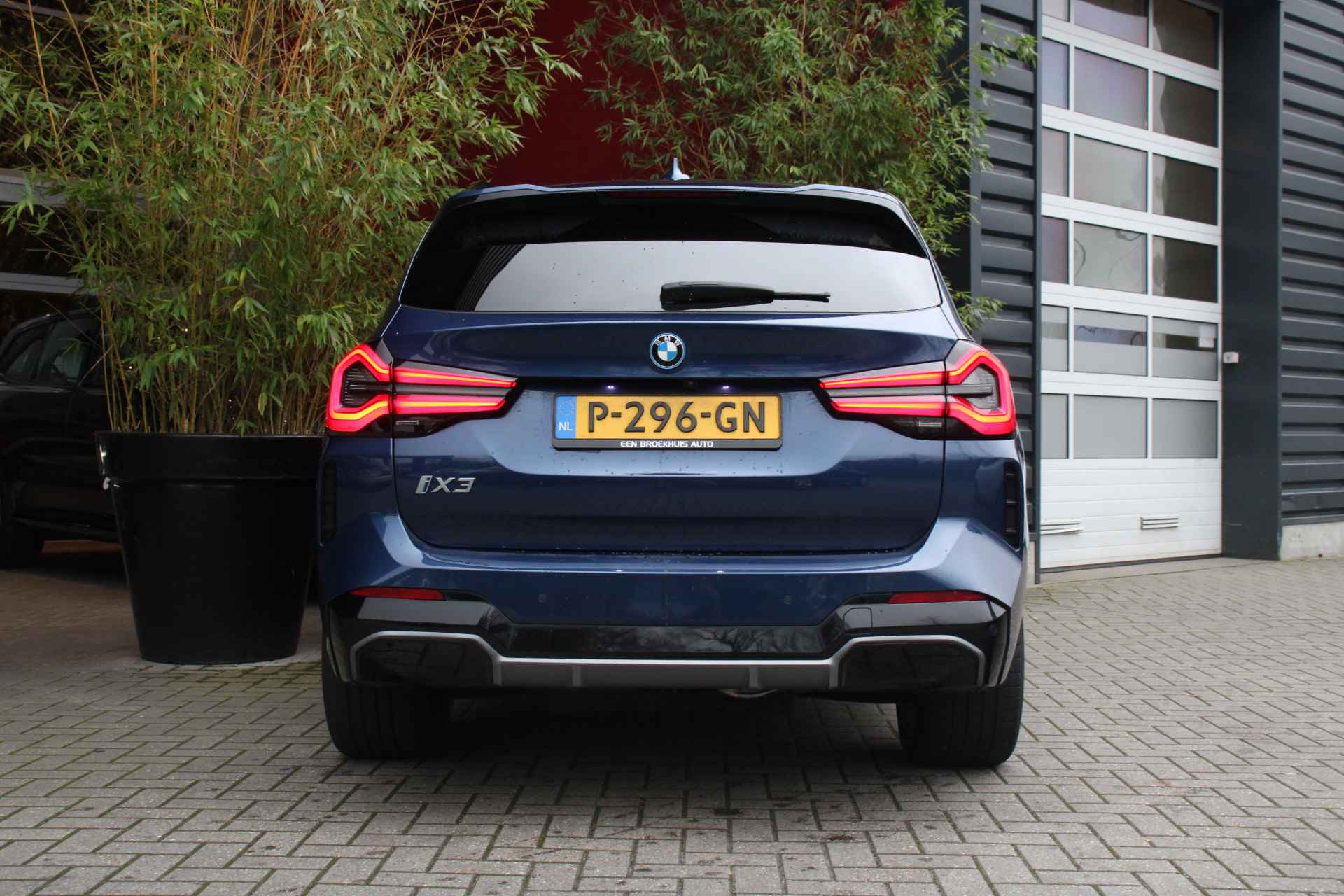 BMW iX3 High Executive M-Sport 80 kWh | Trekhaak | 360 Camera | Schuifdak | Adaptive Cruise | Harman/Kardon | Head-up | 20" Velgen - 10/19