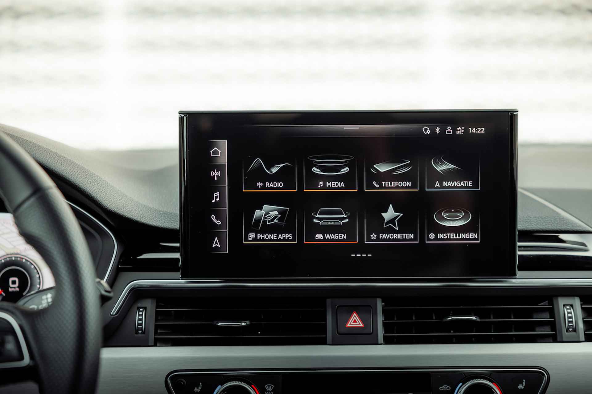 Audi A4 Avant 40 TFSI 204pk s-tronic S edition | Parkeerassistent | Stoelverwarming | LED | Navigatie plus | 18" LM velgen - 29/34