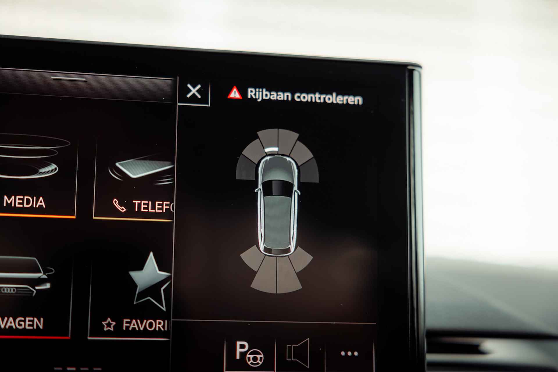 Audi A4 Avant 40 TFSI 204pk s-tronic S edition | Parkeerassistent | Stoelverwarming | LED | Navigatie plus | 18" LM velgen - 30/34
