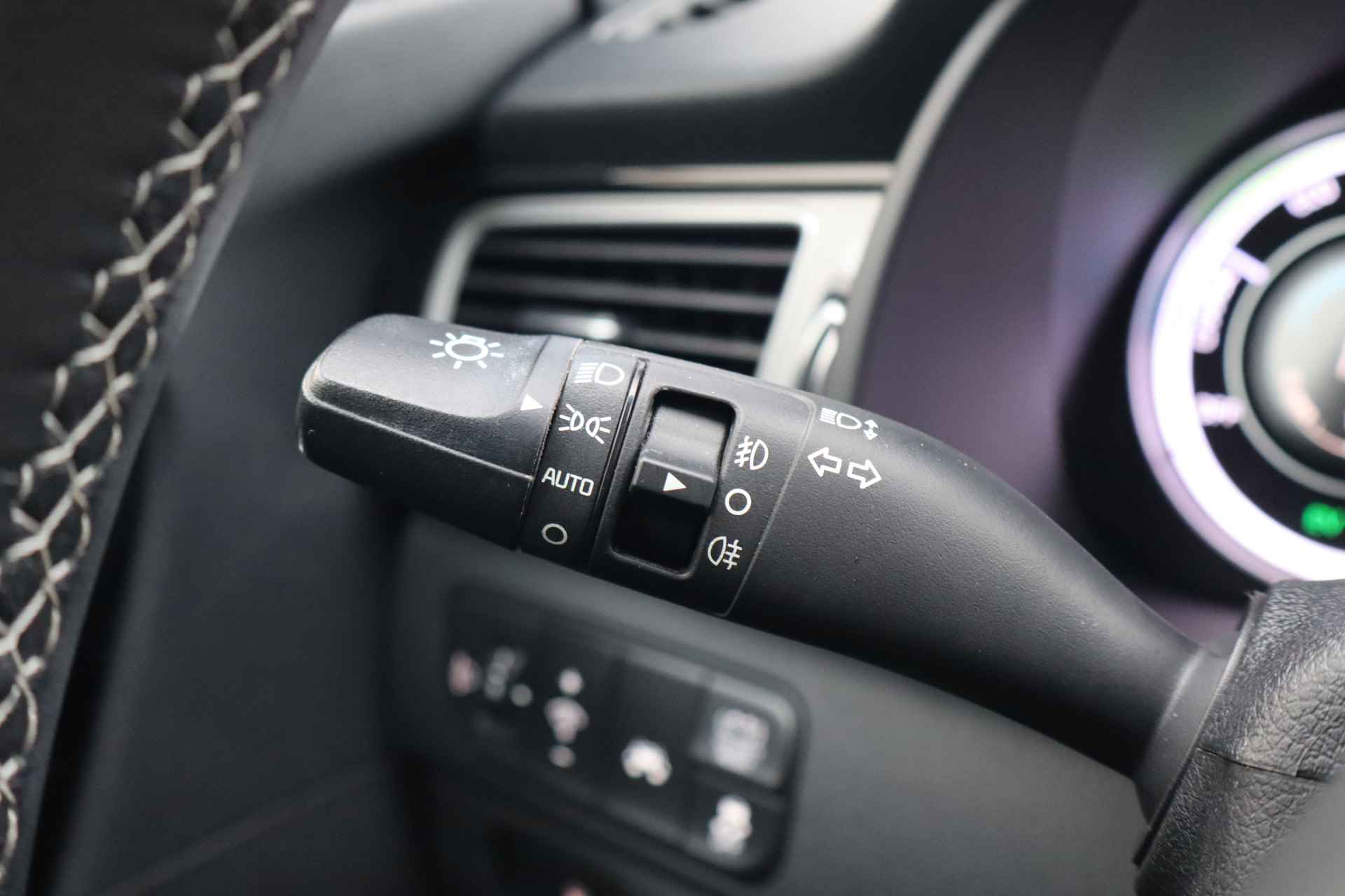Kia Niro 1.6 GDi Hybrid DynamicLine NL-Auto!! Carplay I Camera I Half-Leder -- 2de Pinksterdag open van 11.00 t/m 15.30 uur -- - 23/33