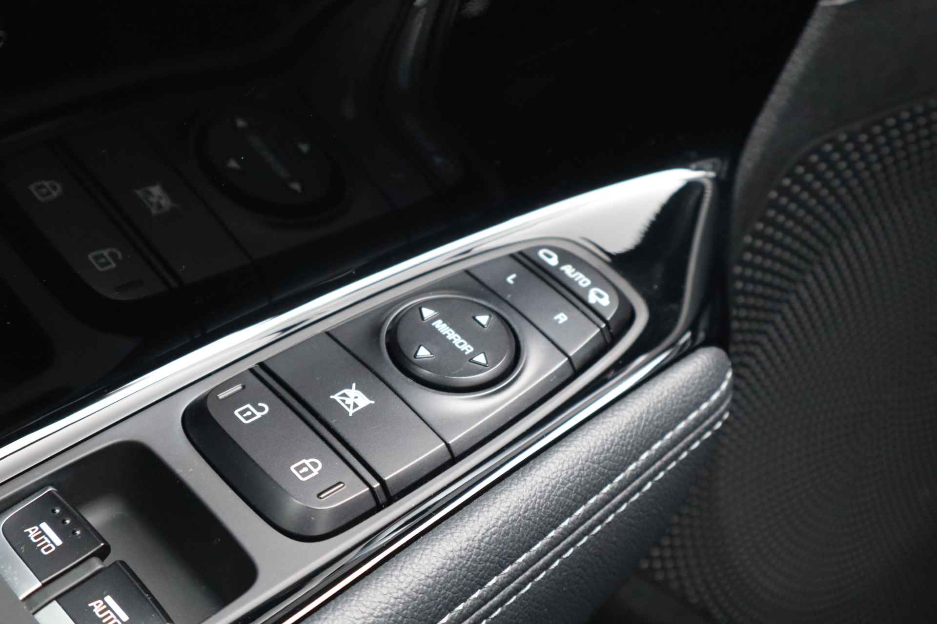 Kia Niro 1.6 GDi Hybrid DynamicLine NL-Auto!! Carplay I Camera I Half-Leder -- 2de Pinksterdag open van 11.00 t/m 15.30 uur -- - 26/33