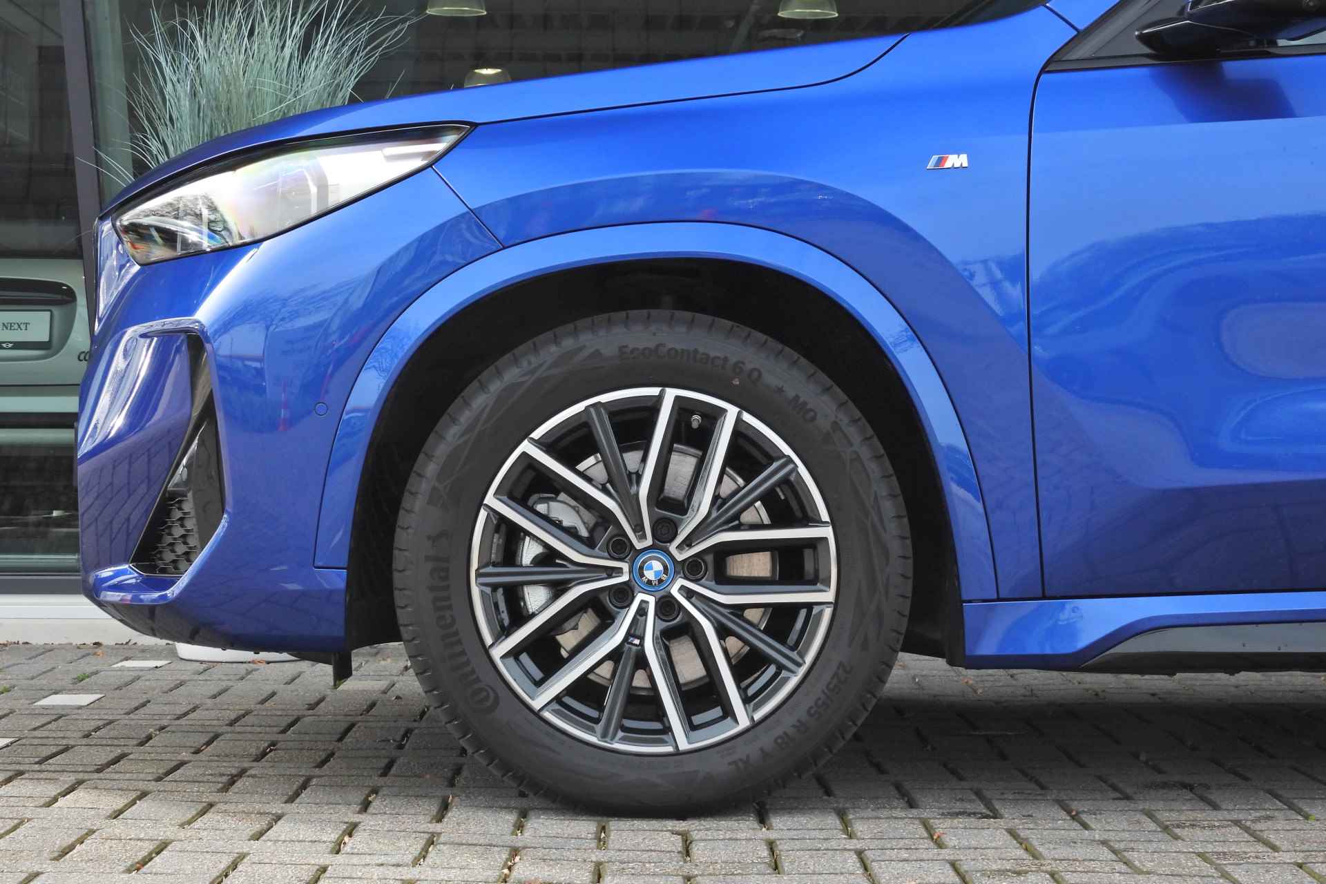 BMW iX1 xDrive30 M Sport / Panoramadak / Harman Kardon / Apple CarPlay / Adaptief M Onderstel / Elektrische Sportstoelen / Travel Pack / Head-Up Display / 19 inch LMV - 10/39