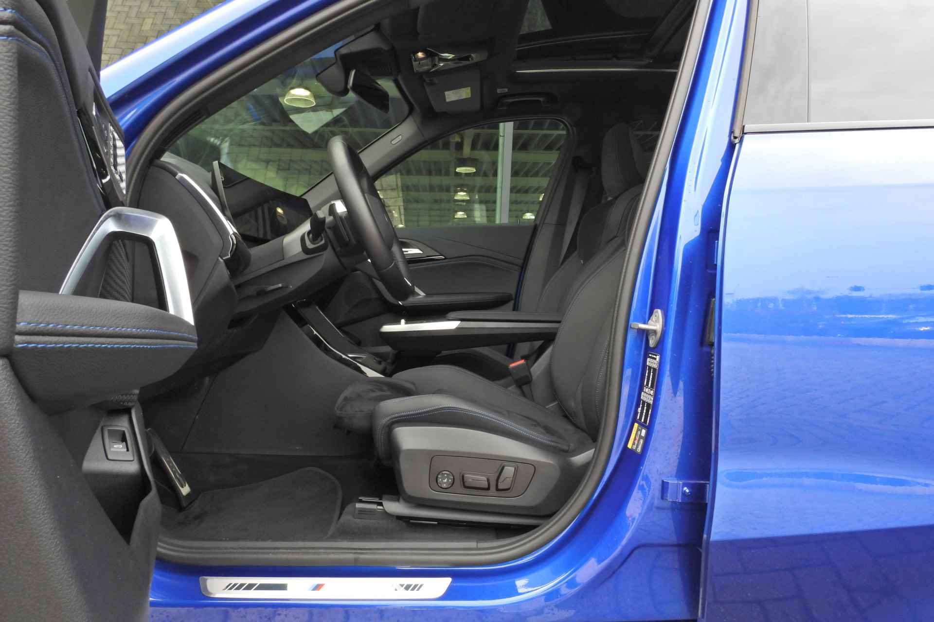 BMW iX1 xDrive30 M Sport / Panoramadak / Harman Kardon / Apple CarPlay / Adaptief M Onderstel / Elektrische Sportstoelen / Travel Pack / Head-Up Display / 19 inch LMV - 21/39