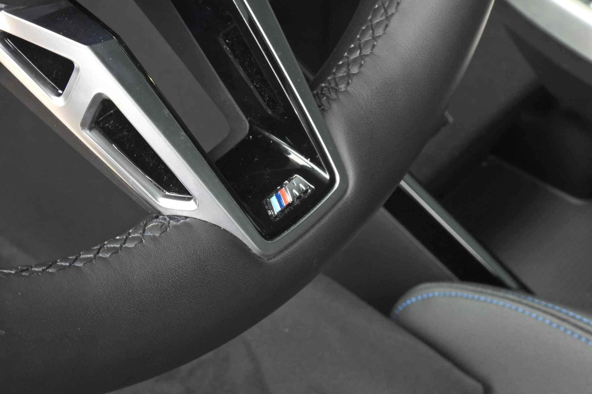 BMW iX1 xDrive30 M Sport / Panoramadak / Harman Kardon / Apple CarPlay / Adaptief M Onderstel / Elektrische Sportstoelen / Travel Pack / Head-Up Display / 19 inch LMV - 25/39