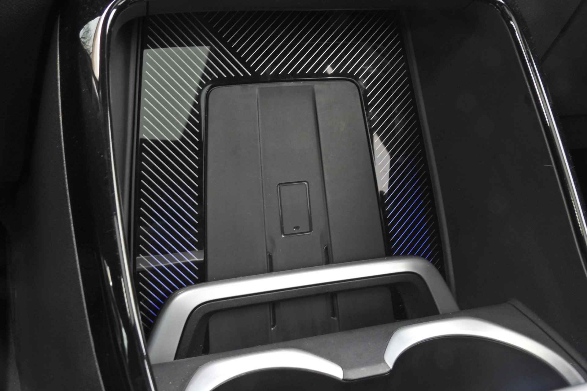 BMW iX1 xDrive30 M Sport / Panoramadak / Harman Kardon / Apple CarPlay / Adaptief M Onderstel / Elektrische Sportstoelen / Travel Pack / Head-Up Display / 19 inch LMV - 36/39