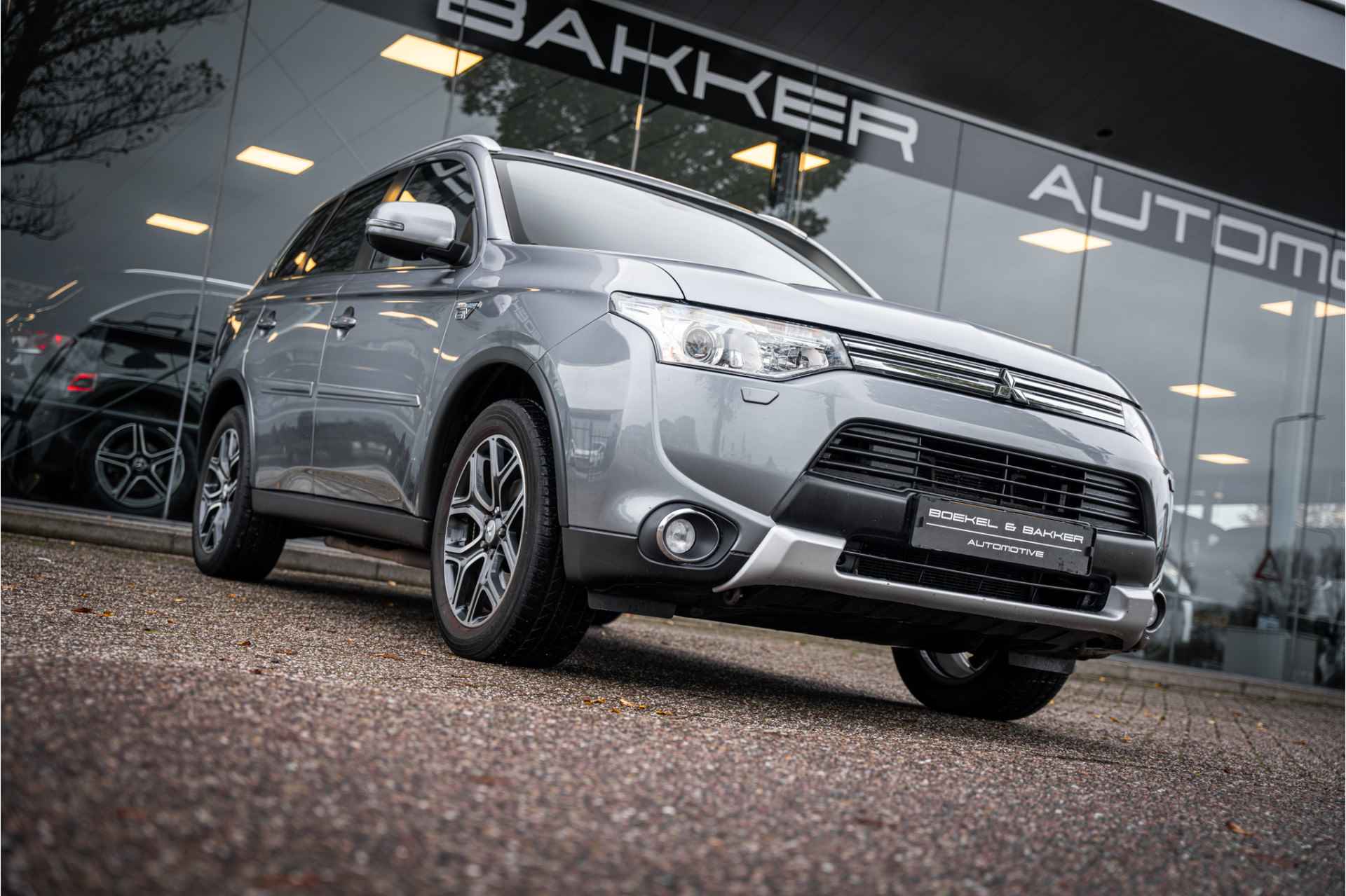 Mitsubishi Outlander 2.0 PHEV Instyle+ - Schuifdak - Rockford - Trekhaak NAP! - 12/76