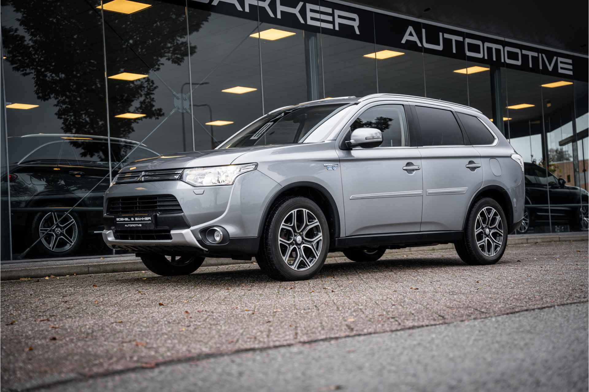 Mitsubishi Outlander 2.0 PHEV Instyle+ - Schuifdak - Rockford - Trekhaak NAP! - 15/76