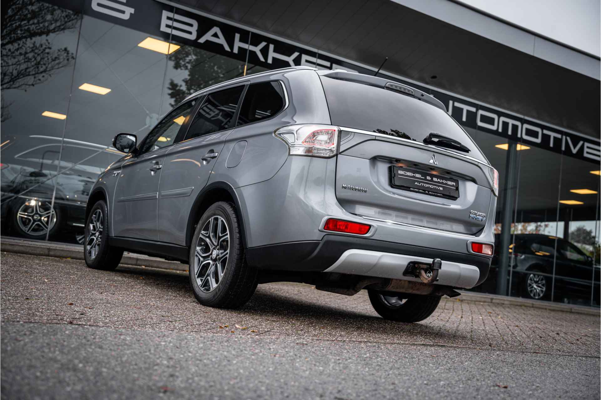 Mitsubishi Outlander 2.0 PHEV Instyle+ - Schuifdak - Rockford - Trekhaak NAP! - 28/76