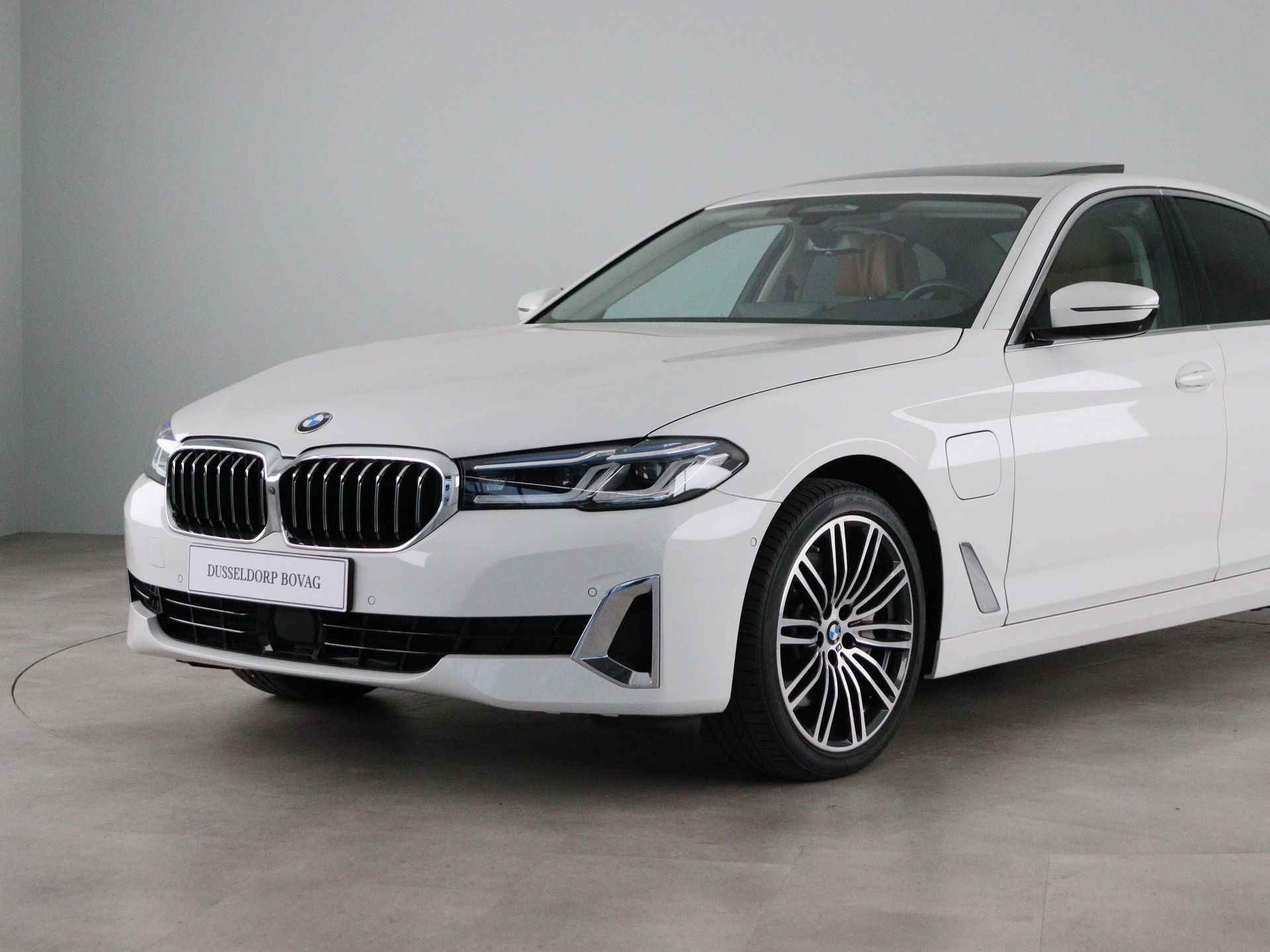 BMW 5 Serie 545e xDrive Sedan Business Edition Plus Luxury Line - 22/25