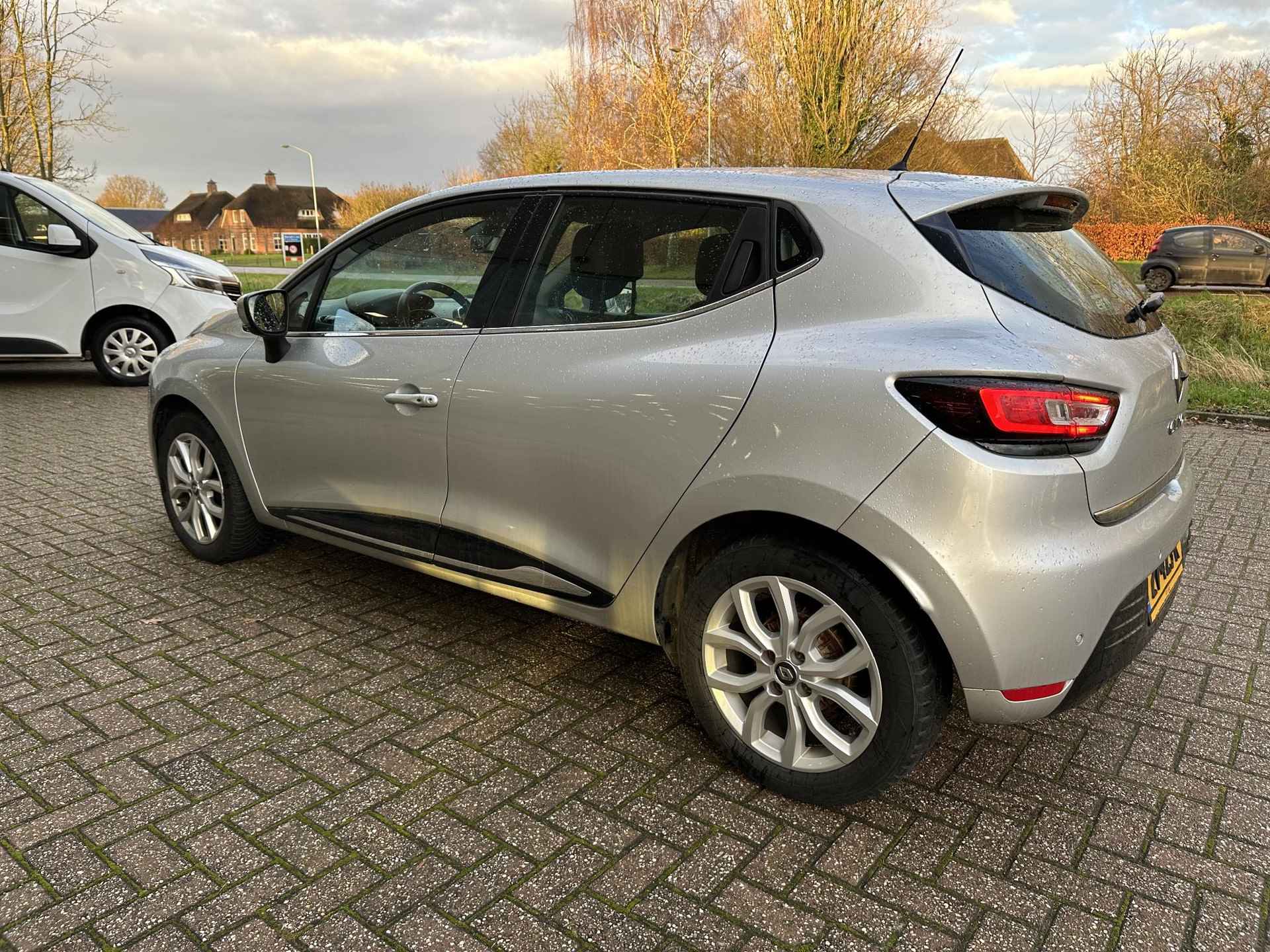 Renault Clio 1.2 TCe 120 EDC Intens | Automaat | Navi | Clima | Cruise | Armsteun | LM velgen 16" | Parkeersensoren voor, achter en achteruitrijcamera - 7/24