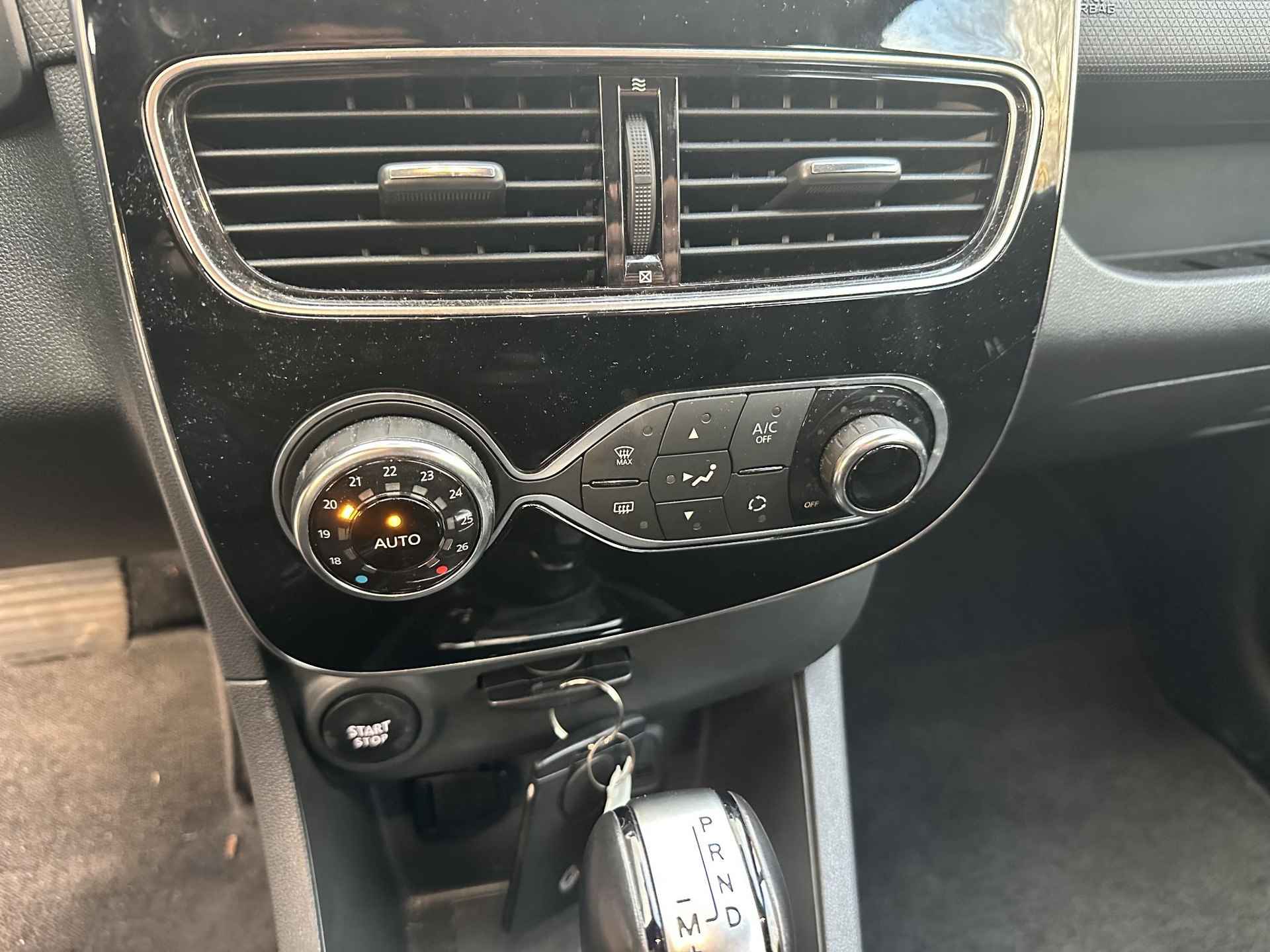 Renault Clio 1.2 TCe 120 EDC Intens | Automaat | Navi | Clima | Cruise | Armsteun | LM velgen 16" | Parkeersensoren voor, achter en achteruitrijcamera - 22/24