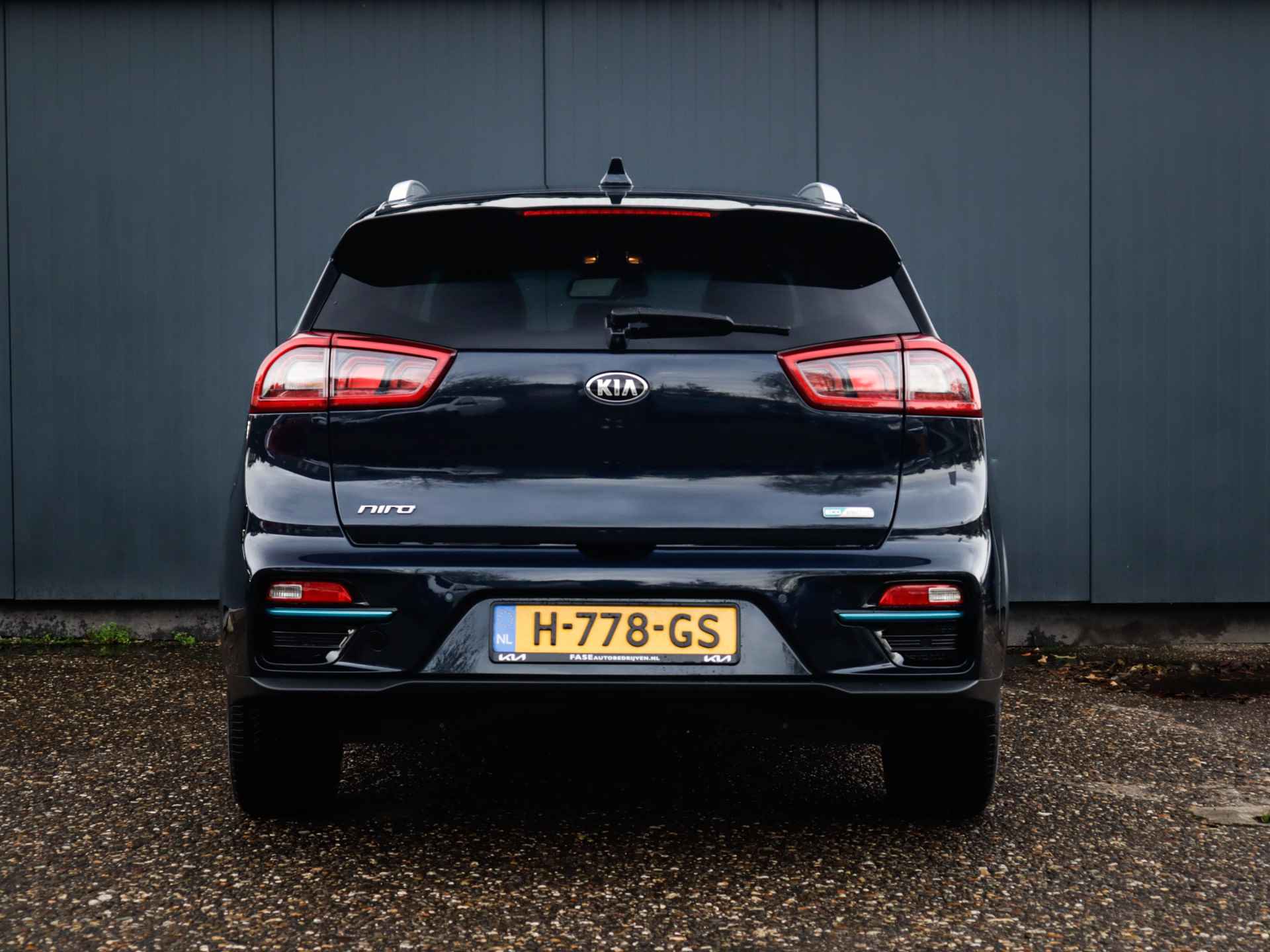 Kia e-Niro ExecutiveLine 64 kWh (204 PK) 1e-EIg, Kia-Dealer-Onderh, 12-Mnd-BOVAG, NL-Auto, Leer, Navigatie/Apple-Carplay/Android-Auto, Adaptive-Cruisecontrol, Keyless-Entry/Start, Achteruitrijcamera, Stoelverwarming-V+A, Parkeersens Premium-Audio, DAB, Gevent.-Voorstoelen, Stuurverwarming, Licht-Zicht-Pakket, Lm-Velgen-17Inch, Privacy-Glas - 40/44