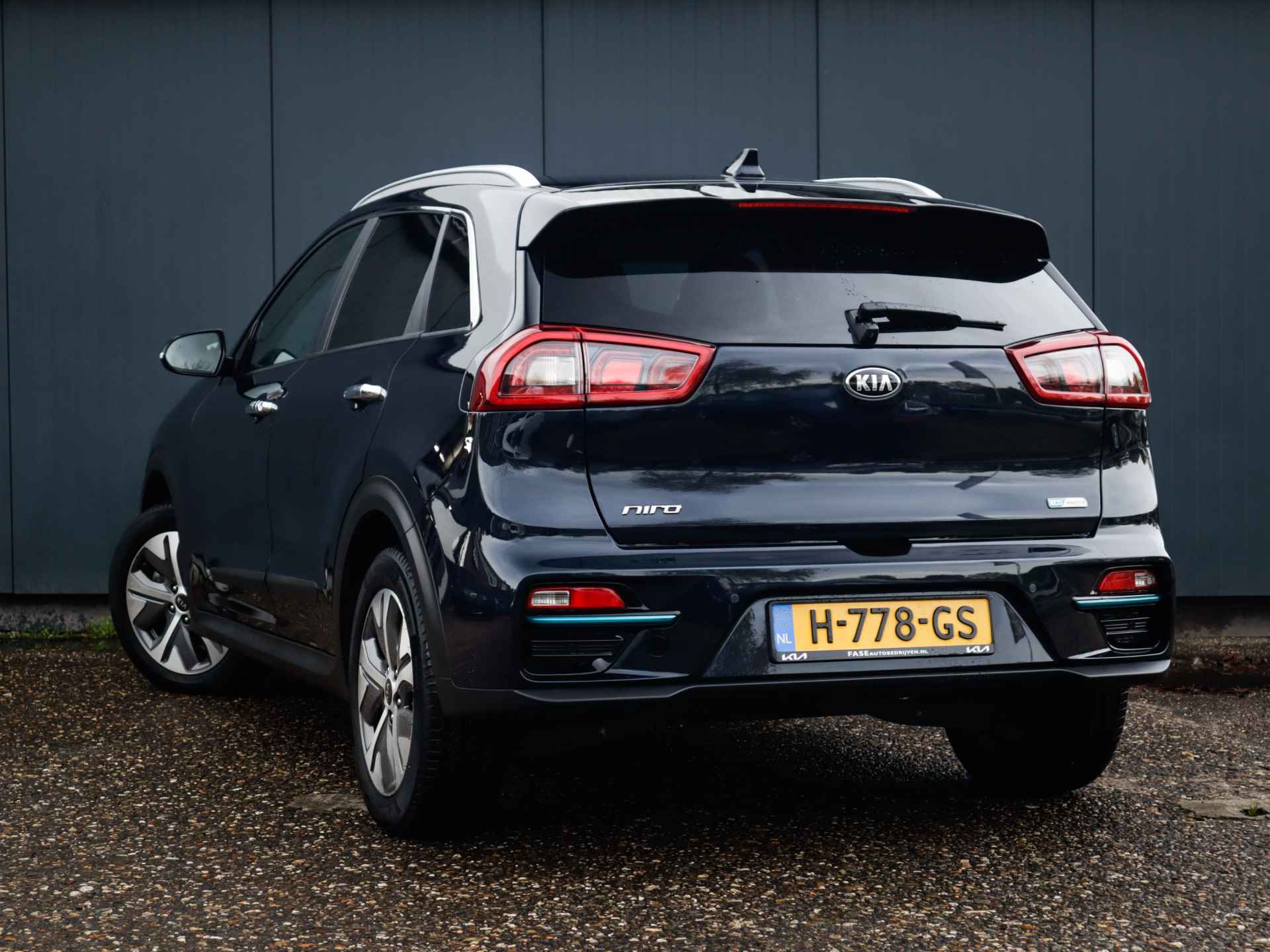 Kia e-Niro ExecutiveLine 64 kWh (204 PK) 1e-EIg, Kia-Dealer-Onderh, 12-Mnd-BOVAG, NL-Auto, Leer, Navigatie/Apple-Carplay/Android-Auto, Adaptive-Cruisecontrol, Keyless-Entry/Start, Achteruitrijcamera, Stoelverwarming-V+A, Parkeersens Premium-Audio, DAB, Gevent.-Voorstoelen, Stuurverwarming, Licht-Zicht-Pakket, Lm-Velgen-17Inch, Privacy-Glas - 41/44