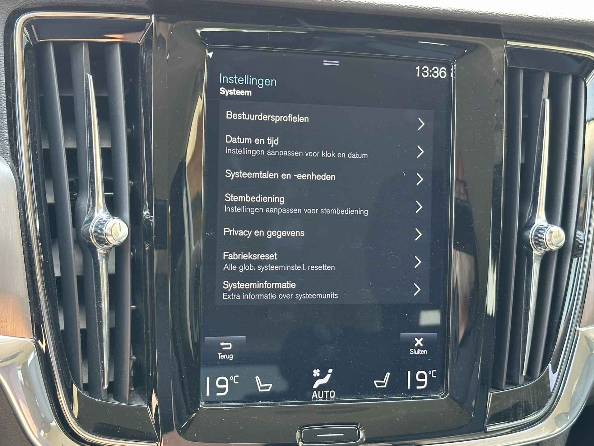 Volvo V90 2.0 T4 190pk Momentum Automaat | LED | Keyless | Pilot Assist | Standkachel | Head-up | Navi | Apple Carplay | PDC v+a - 54/81