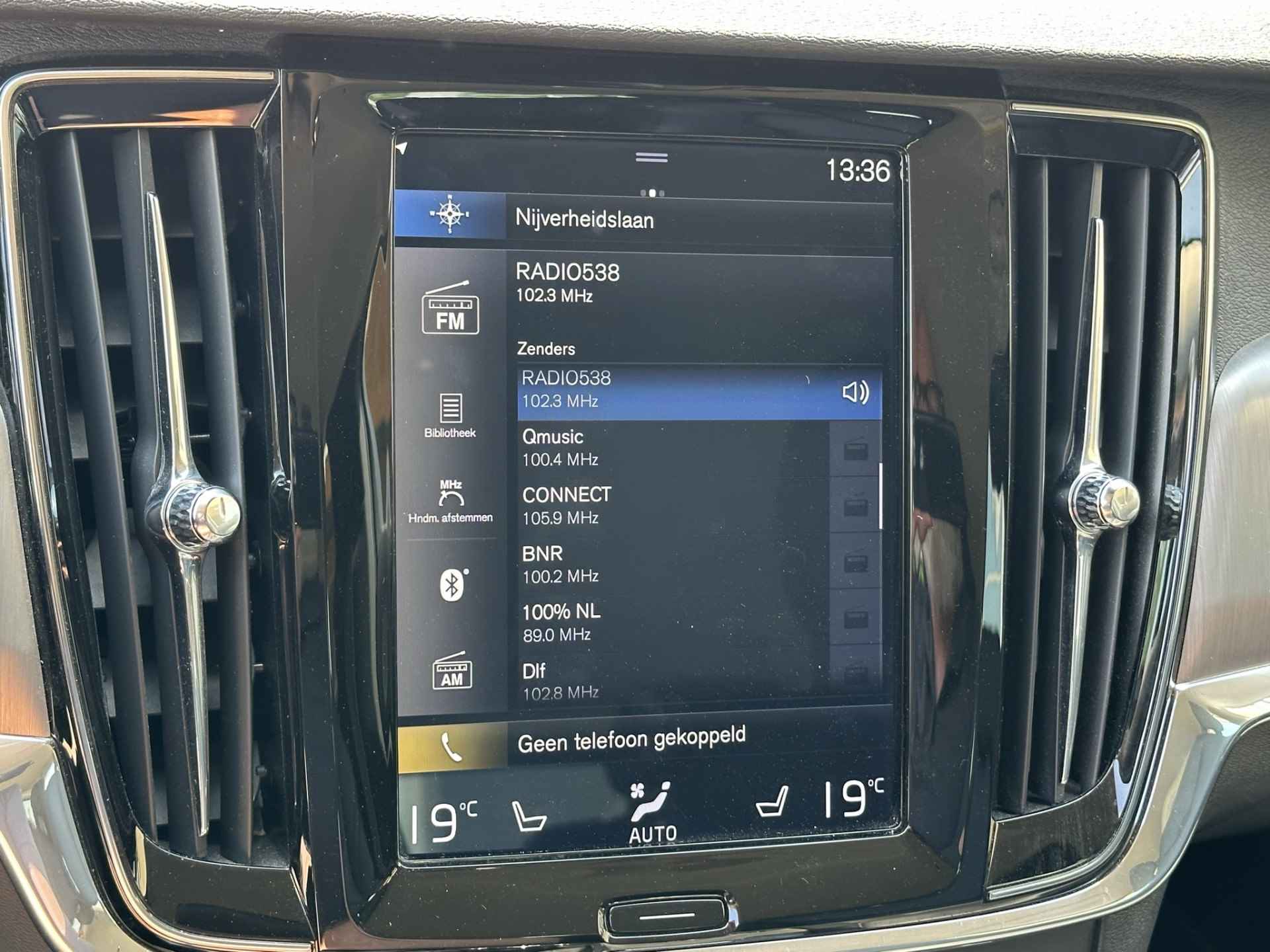 Volvo V90 2.0 T4 190pk Momentum Automaat | LED | Keyless | Pilot Assist | Standkachel | Head-up | Navi | Apple Carplay | PDC v+a - 57/81