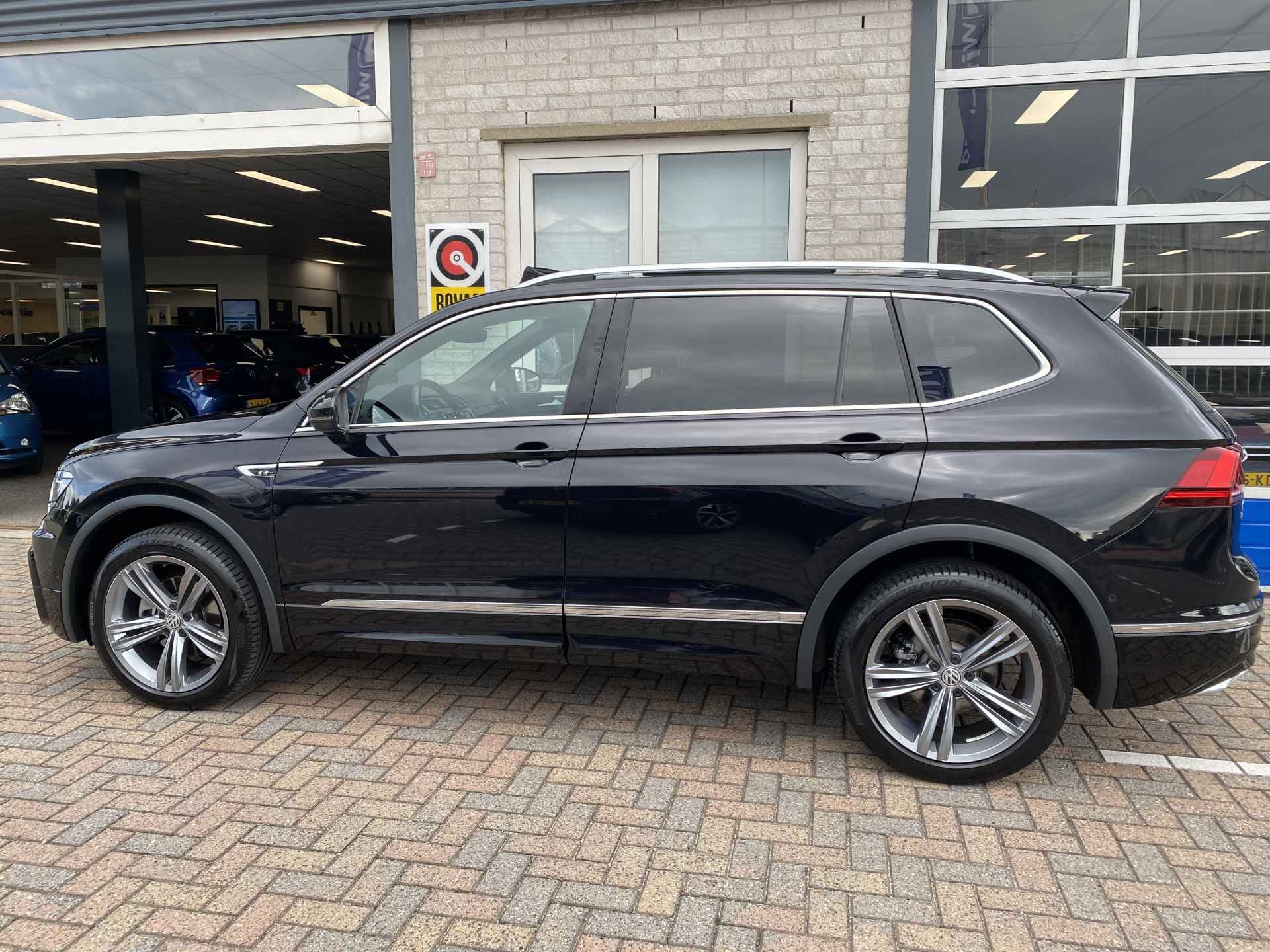 Volkswagen Tiguan Allspace 1.5 TSI R-Line 7p. / AUTOMAAT/ TREKHAAK/ PANO/ CAMERA/ PARK. SENSOREN/ LED/ DODE HOEK/ ERGO ACTIVE/ KEYLESS/ STOEL EN STUUR VERWARM./ DIGITAL DASHBOARD/ ADAPT. CRUISE/ APP CONNECT/ NAVI/ CLIMA/ - 3/53