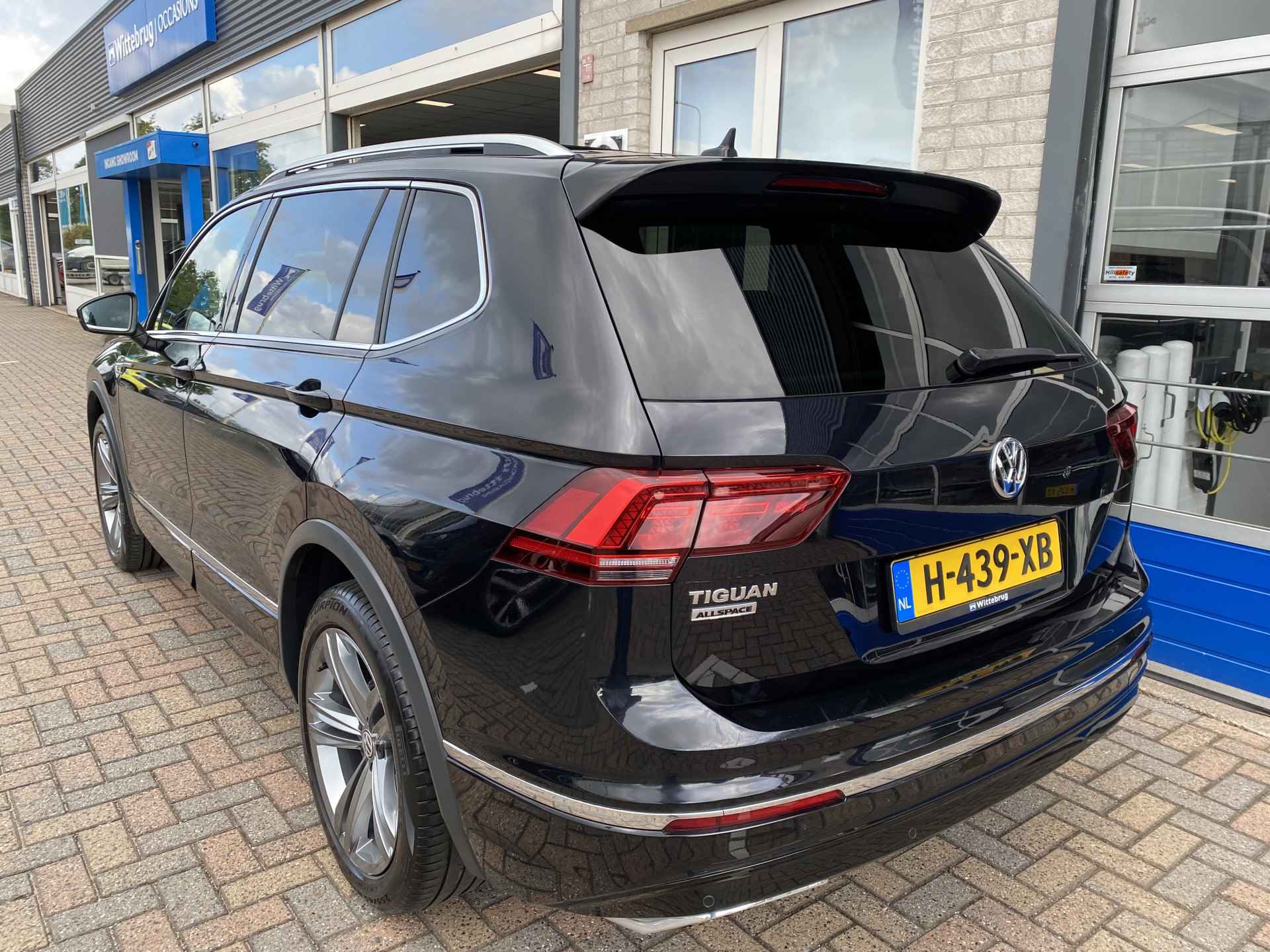 Volkswagen Tiguan Allspace 1.5 TSI R-Line 7p. / AUTOMAAT/ TREKHAAK/ PANO/ CAMERA/ PARK. SENSOREN/ LED/ DODE HOEK/ ERGO ACTIVE/ KEYLESS/ STOEL EN STUUR VERWARM./ DIGITAL DASHBOARD/ ADAPT. CRUISE/ APP CONNECT/ NAVI/ CLIMA/ - 6/53